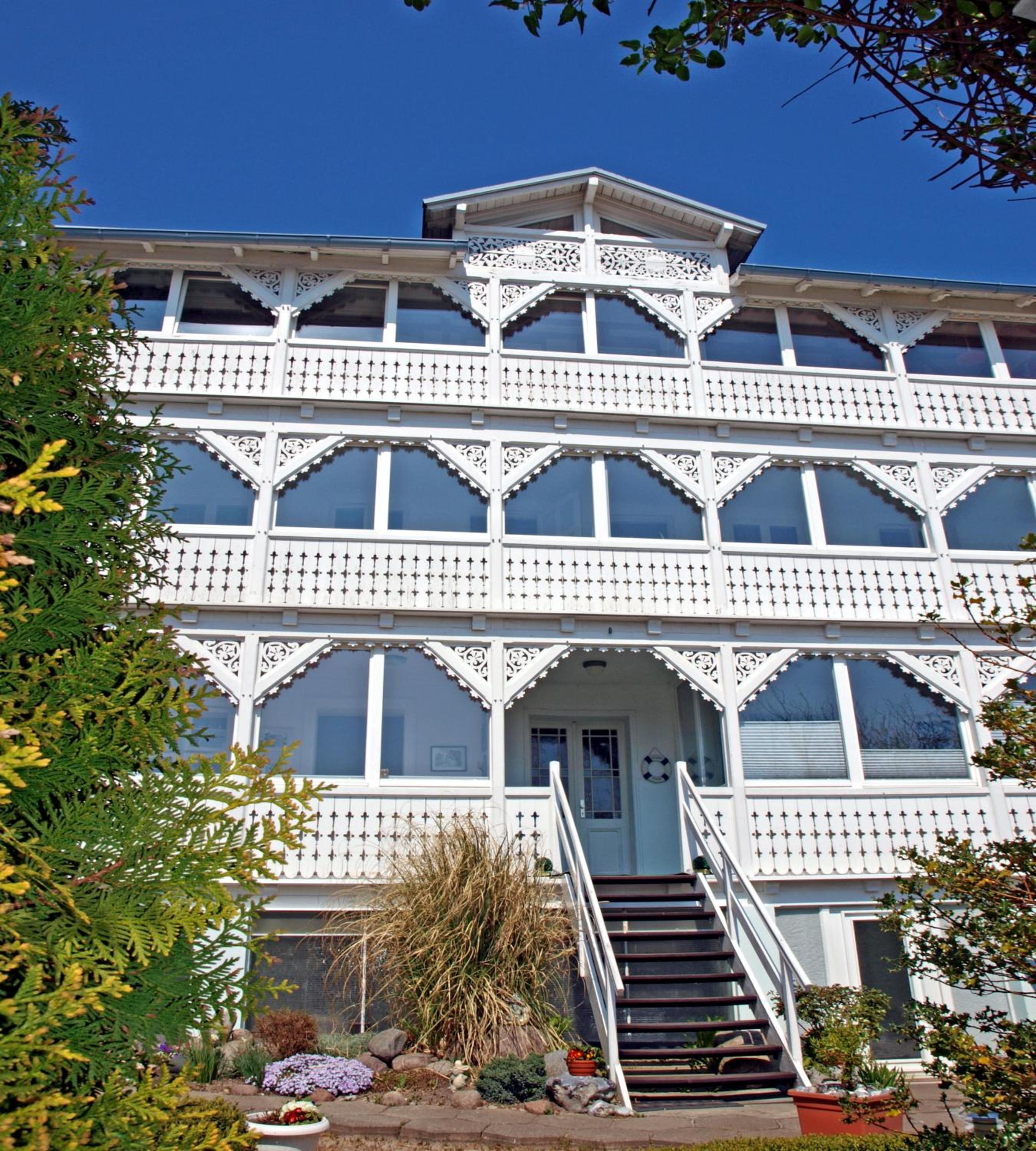Villa Ostseelilie - Appartements mit Balkon und Meerblick
