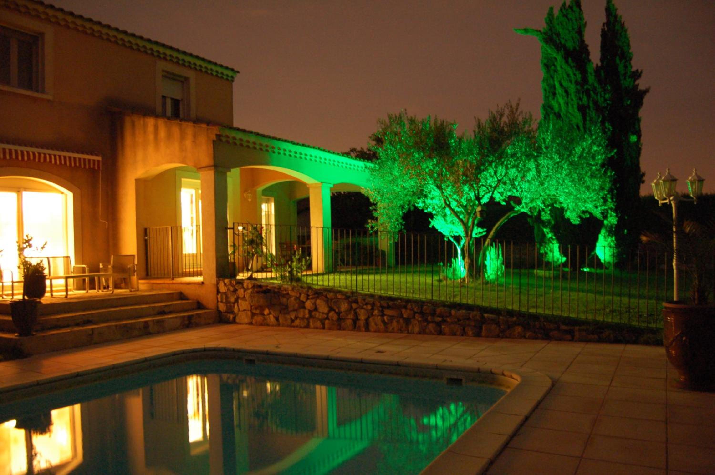 Les chambres d'hôtes d'Eloïse, piscine privée view 4