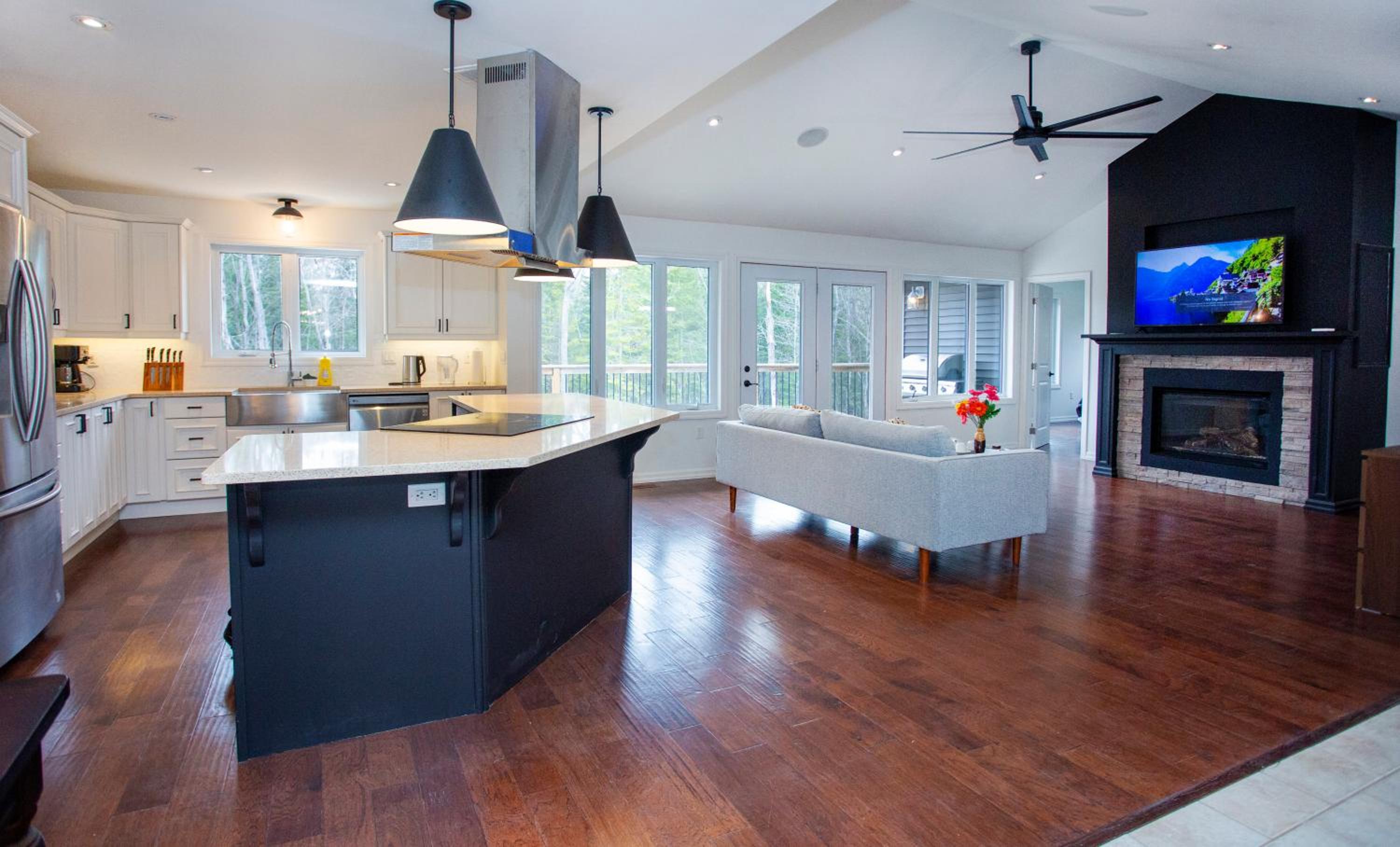 Mountain House in the Heart of Haliburton, Mins to Lake