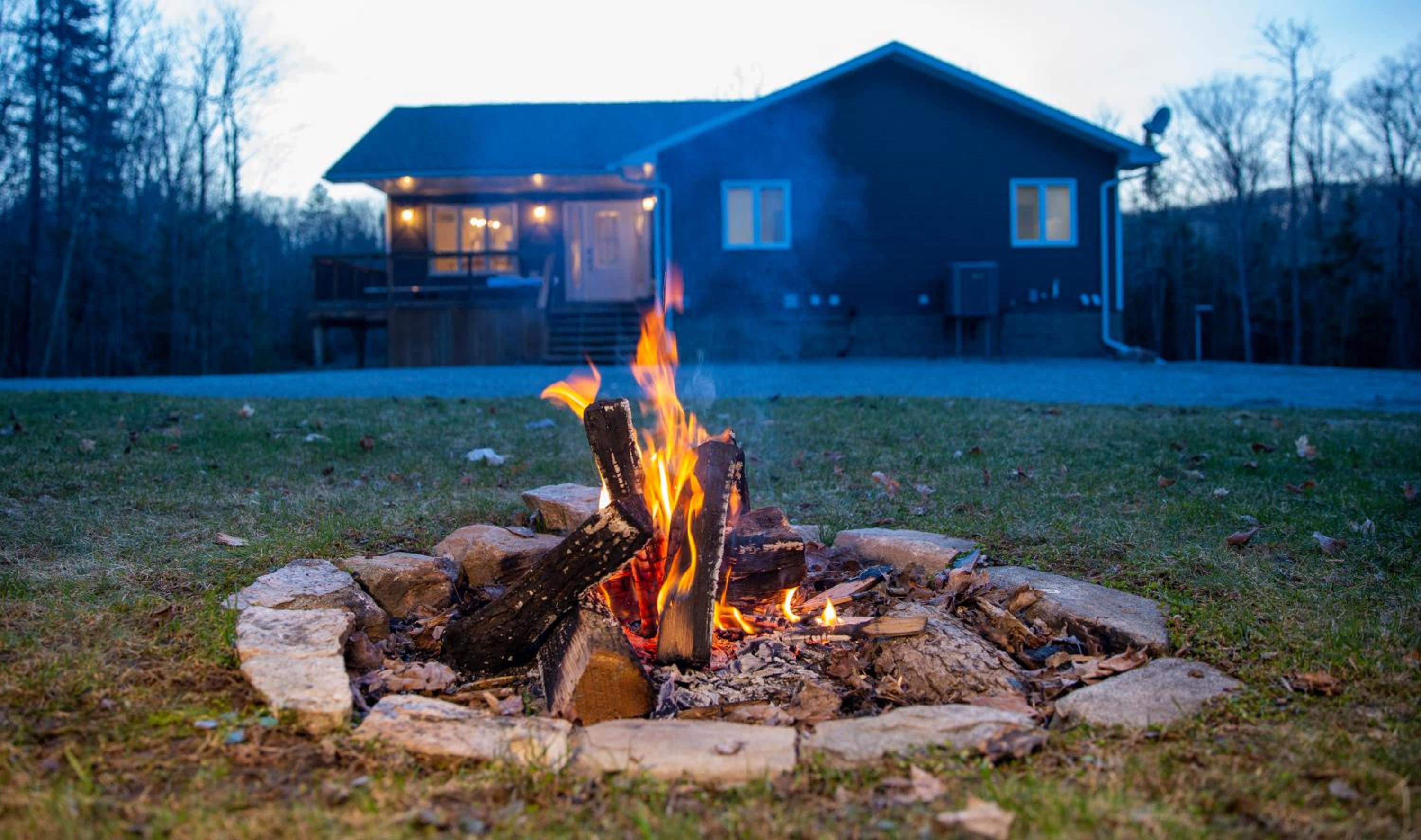 Mountain House in the Heart of Haliburton, Mins to Lake