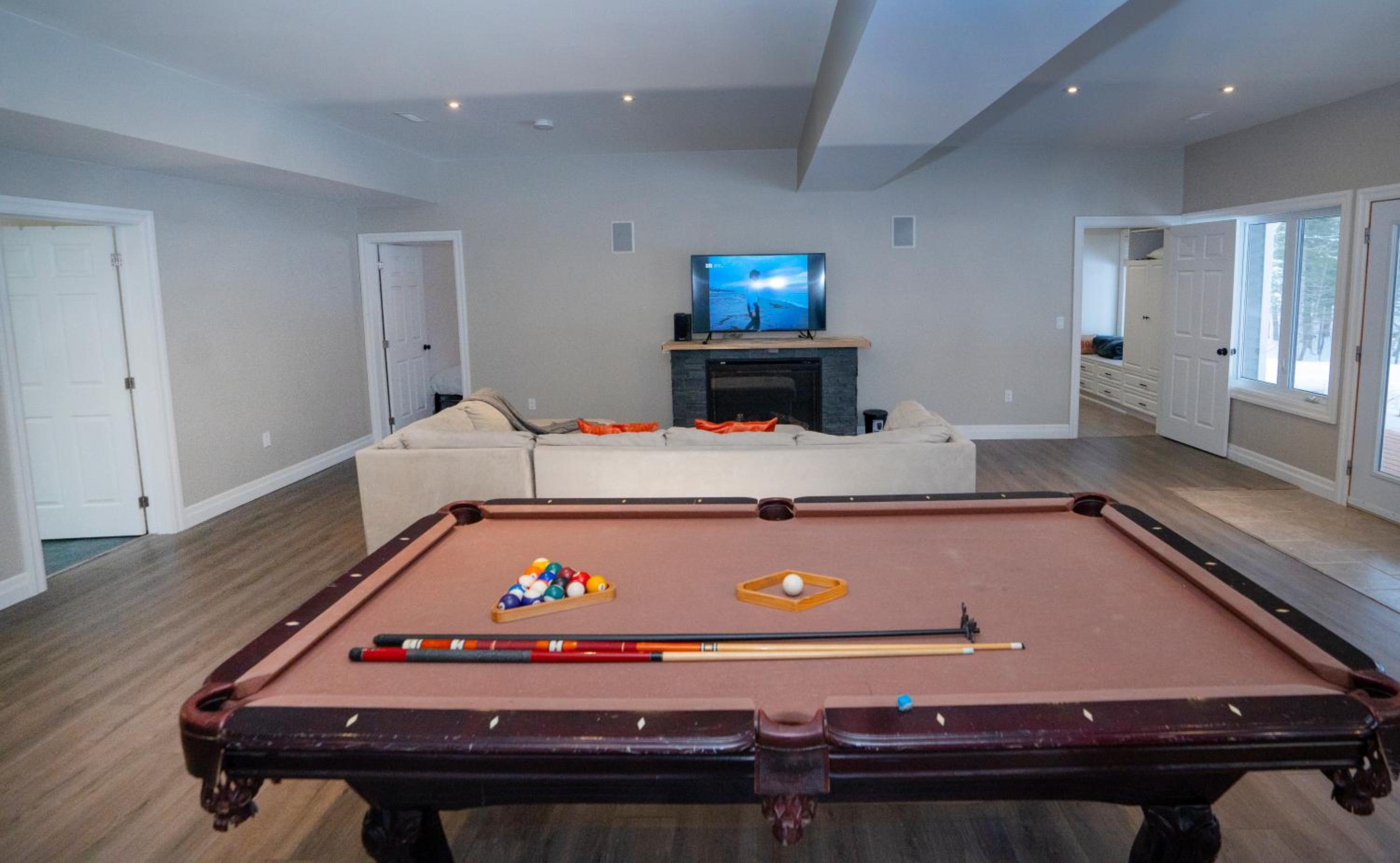 Mountain House in the Heart of Haliburton, Mins to Lake