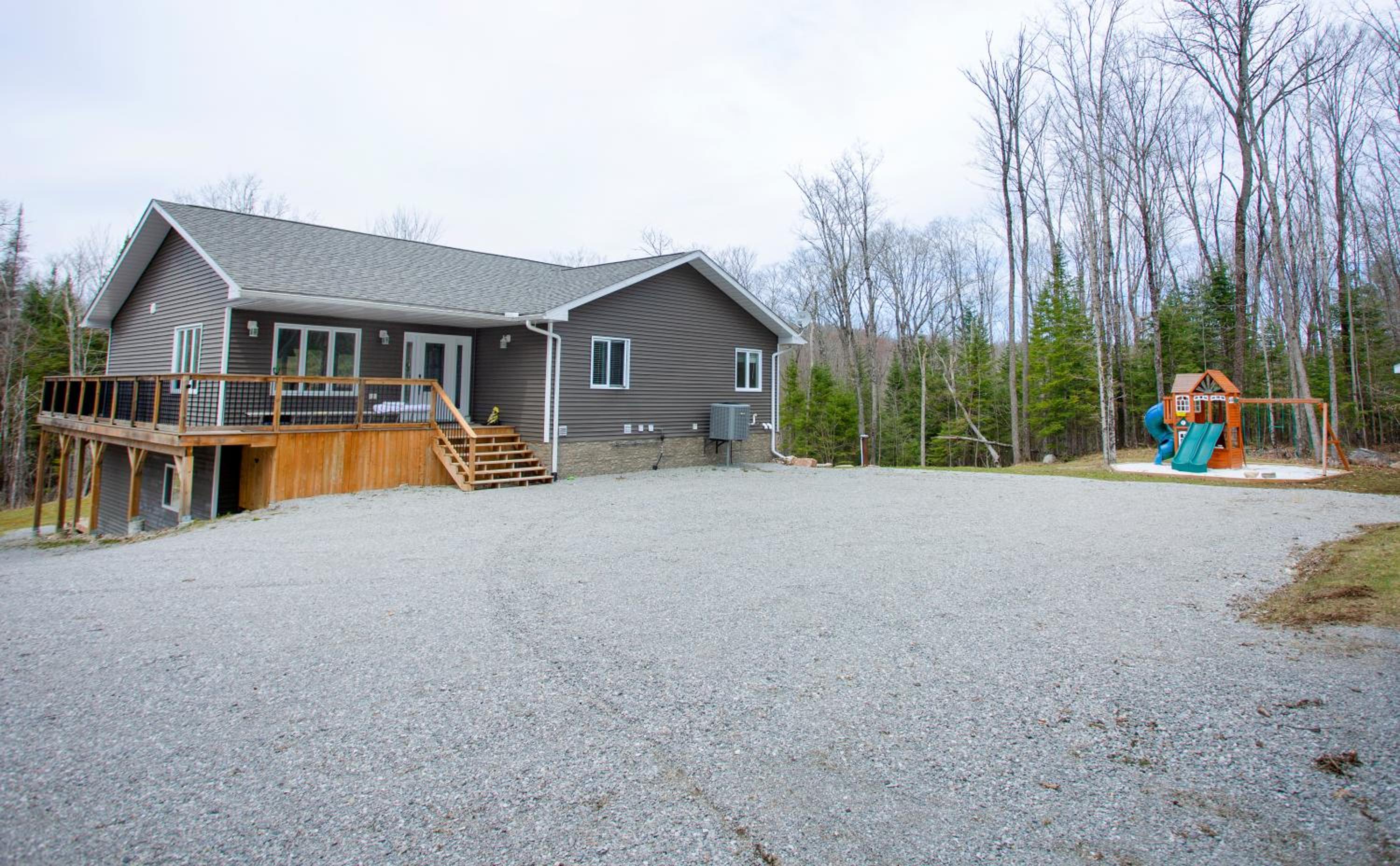 Mountain House in the Heart of Haliburton, Mins to Lake