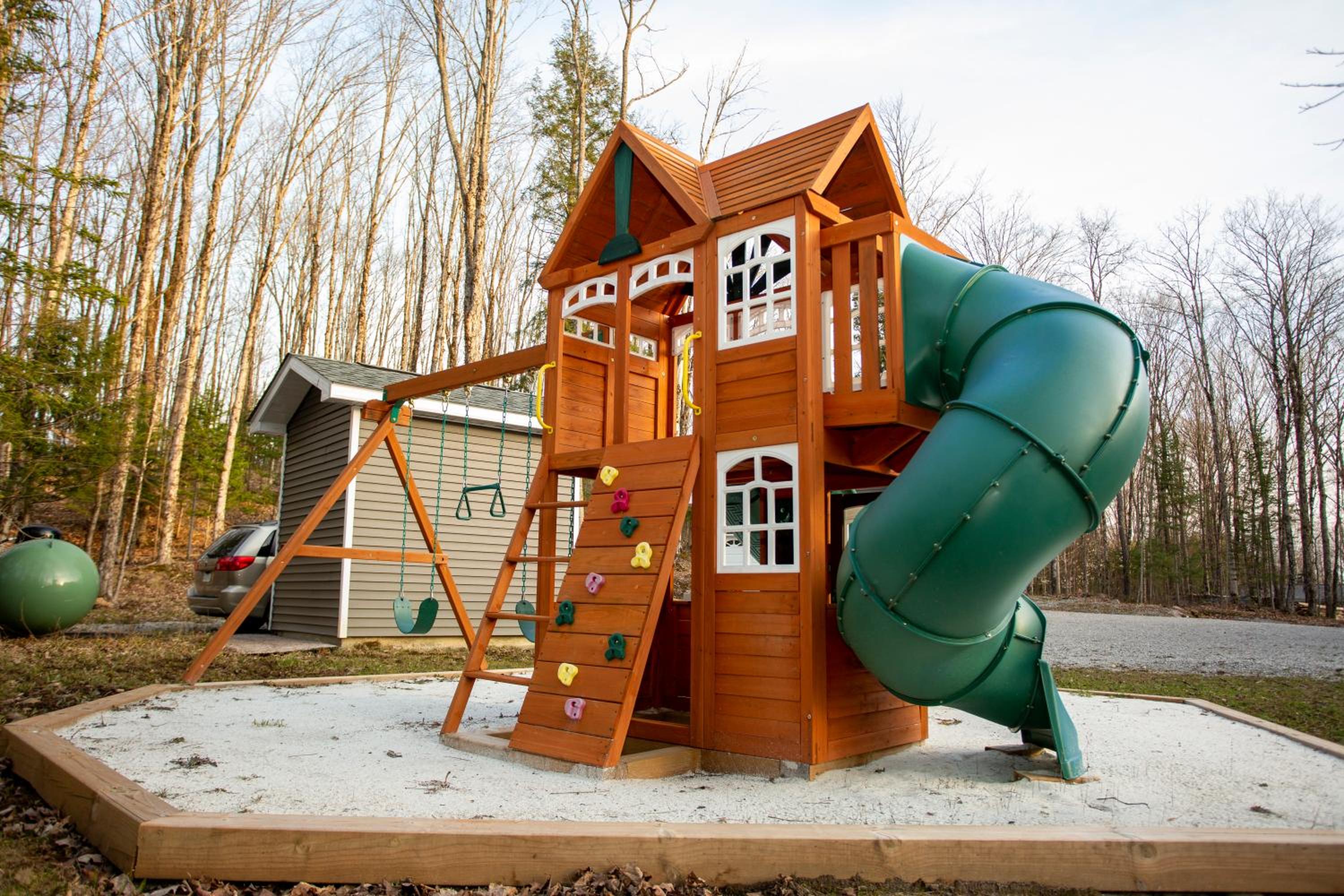 Mountain House in the Heart of Haliburton, Mins to Lake