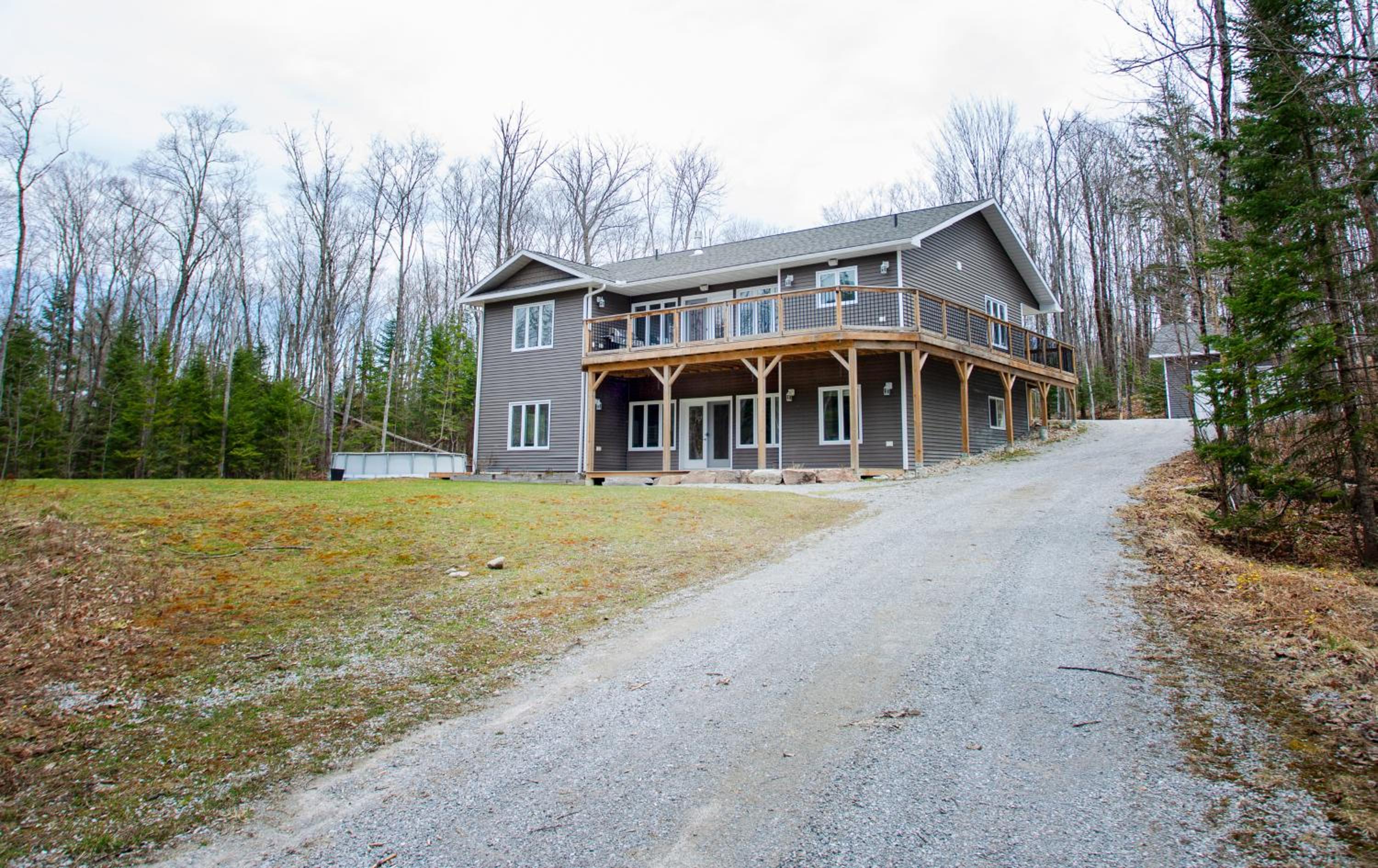 Mountain House in the Heart of Haliburton, Mins to Lake