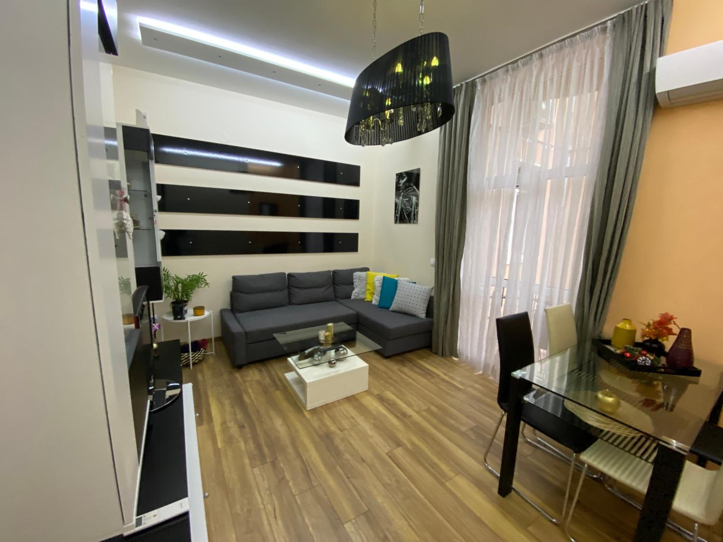 Cozy apartment in downtown Sofia - Tsar Samuil Street view 5
