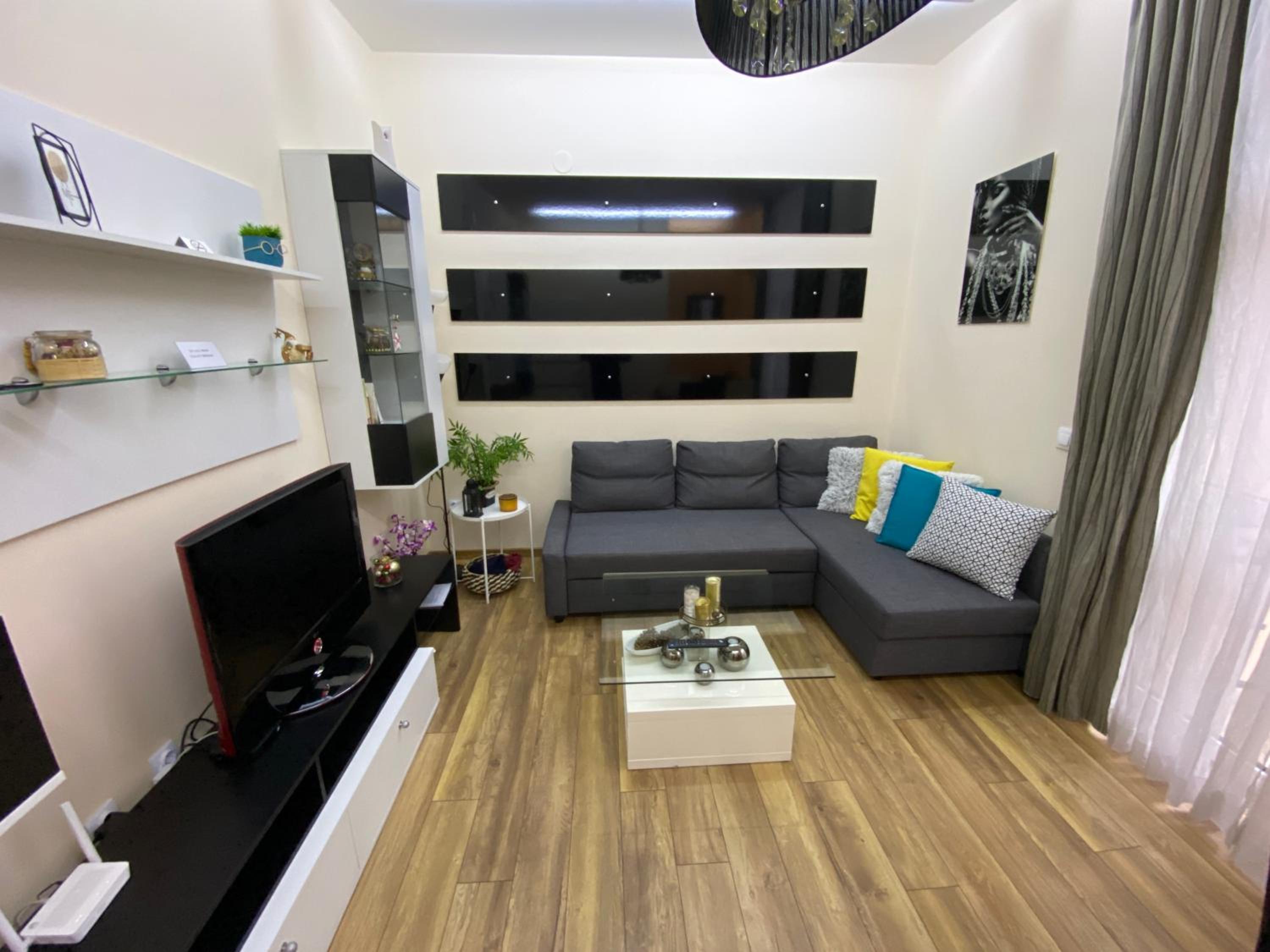 Cozy apartment in downtown Sofia - Tsar Samuil Street view 3