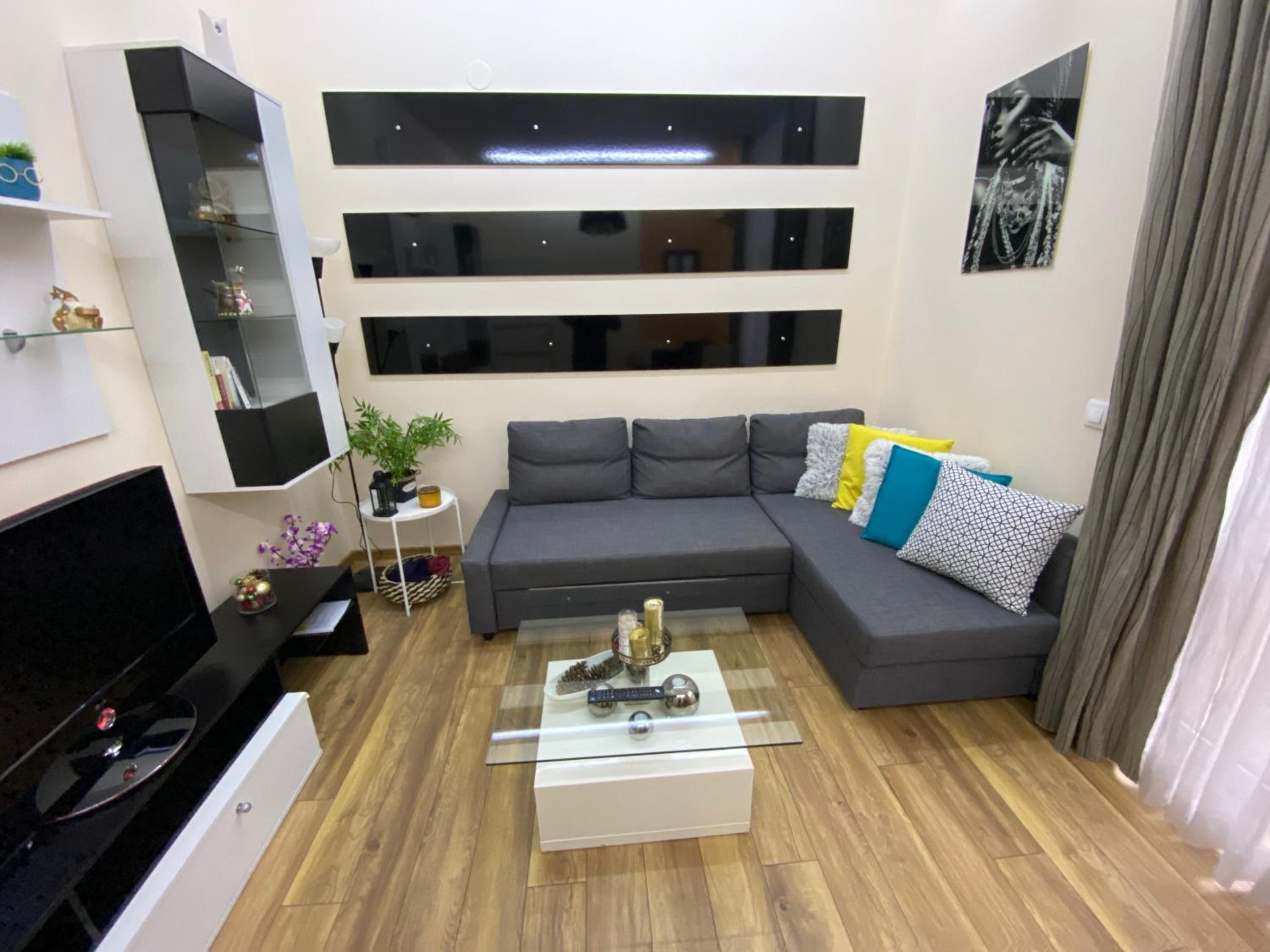 Cozy apartment in downtown Sofia - Tsar Samuil Street view 2