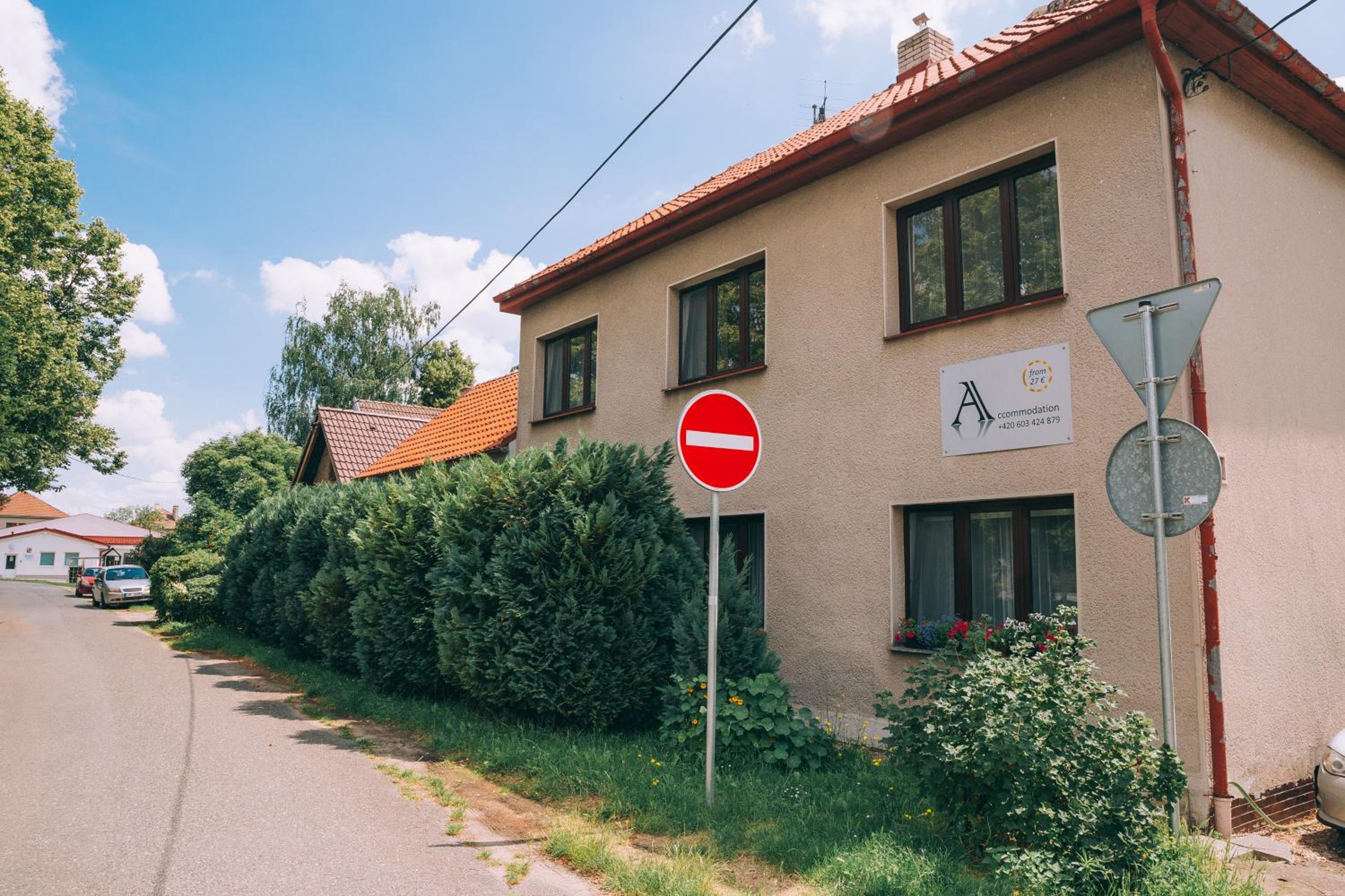 Alisa Apartments