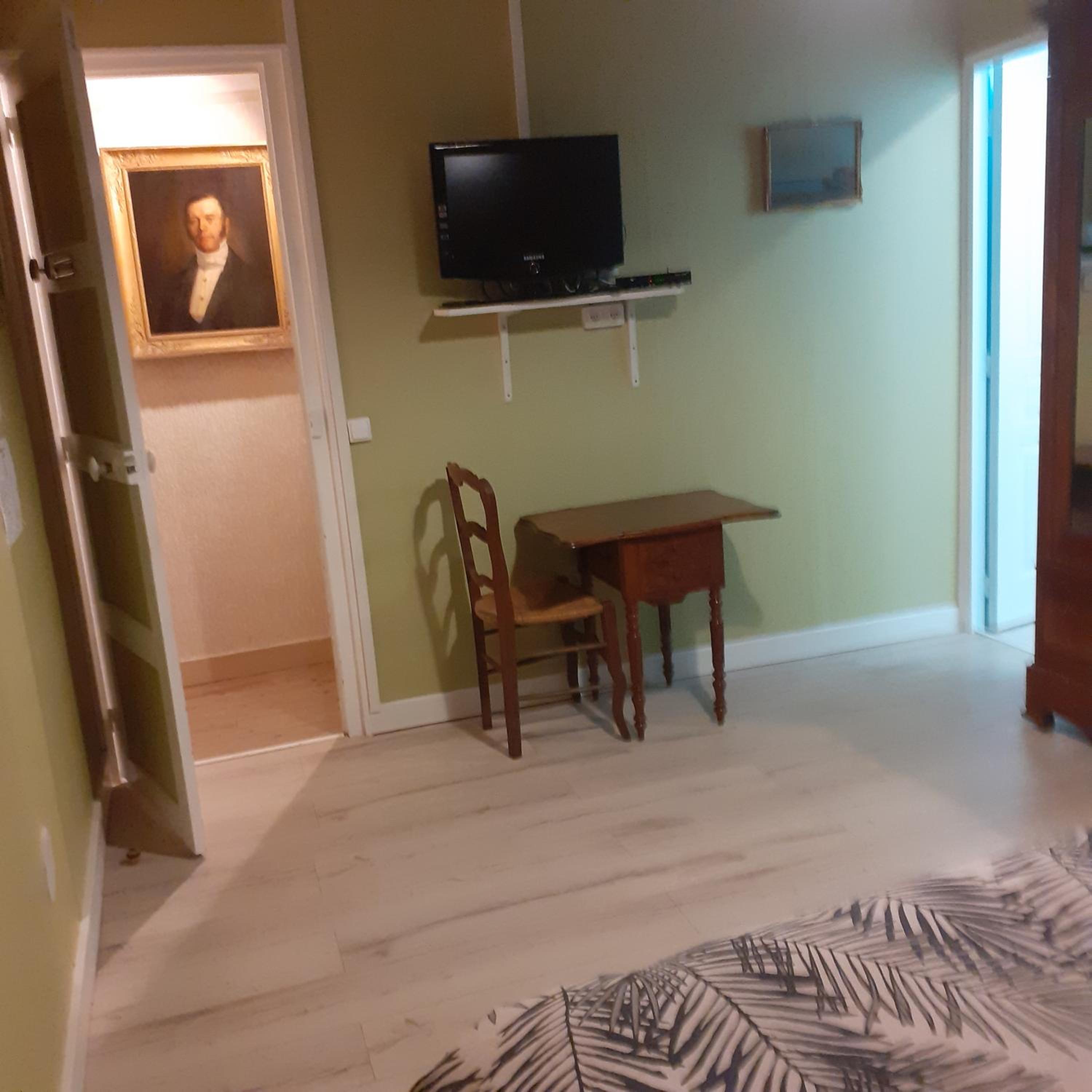 Photo 10