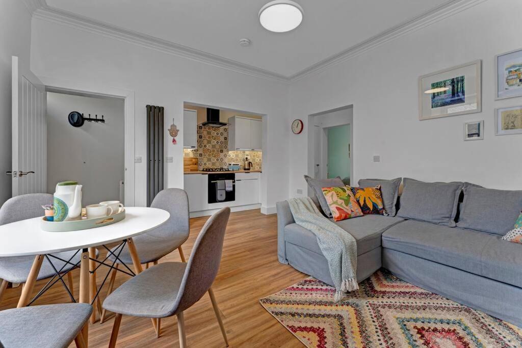 Cheerful Stays - Westend Cottage