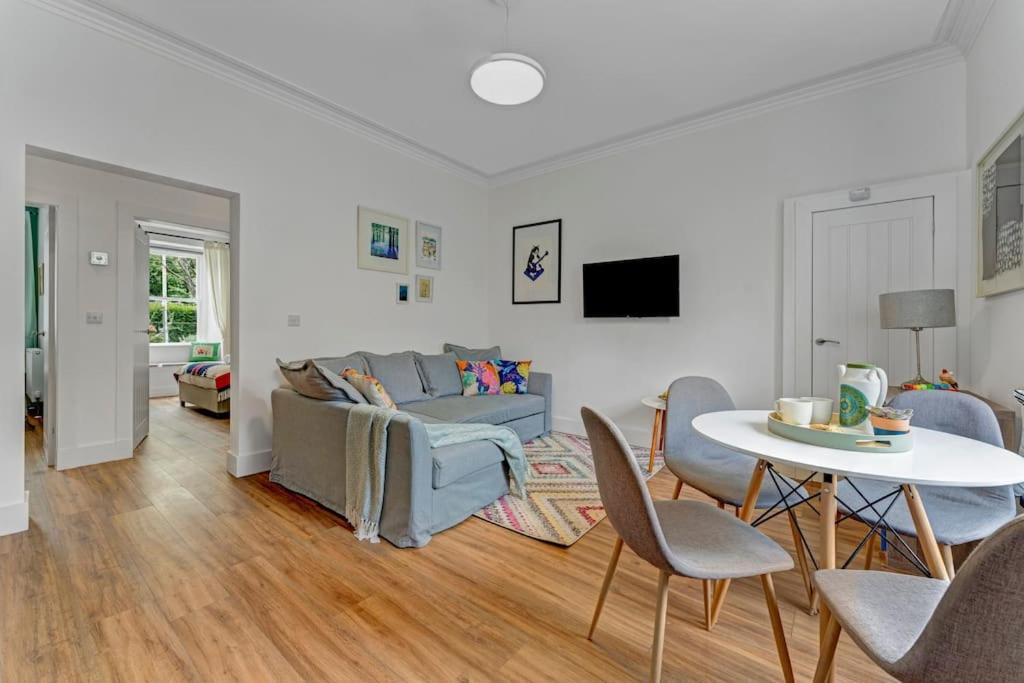 Cheerful Stays - Westend Cottage