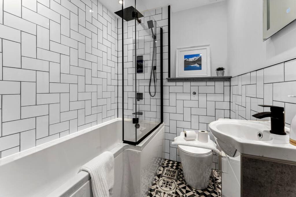 Cheerful Stays - Westend Cottage