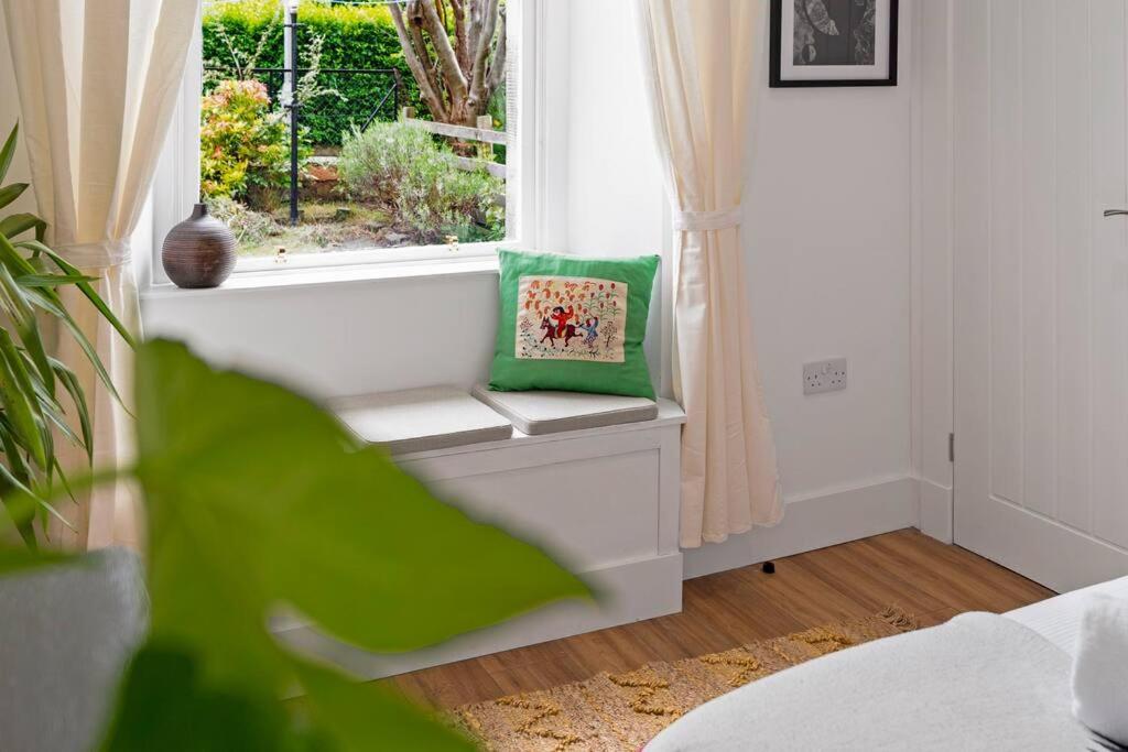 Cheerful Stays - Westend Cottage