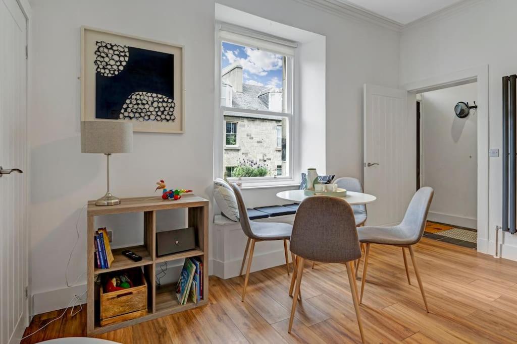 Cheerful Stays - Westend Cottage
