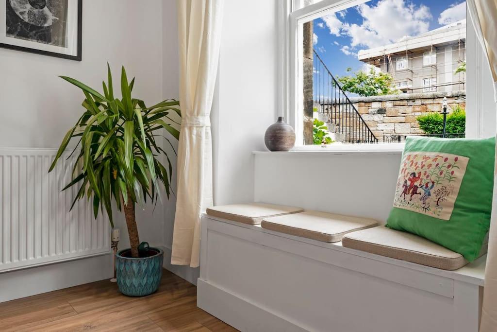 Cheerful Stays - Westend Cottage