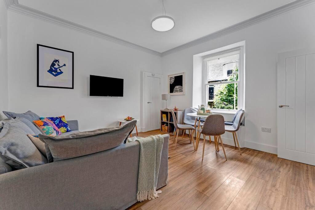 Cheerful Stays - Westend Cottage