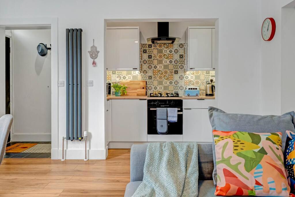Cheerful Stays - Westend Cottage