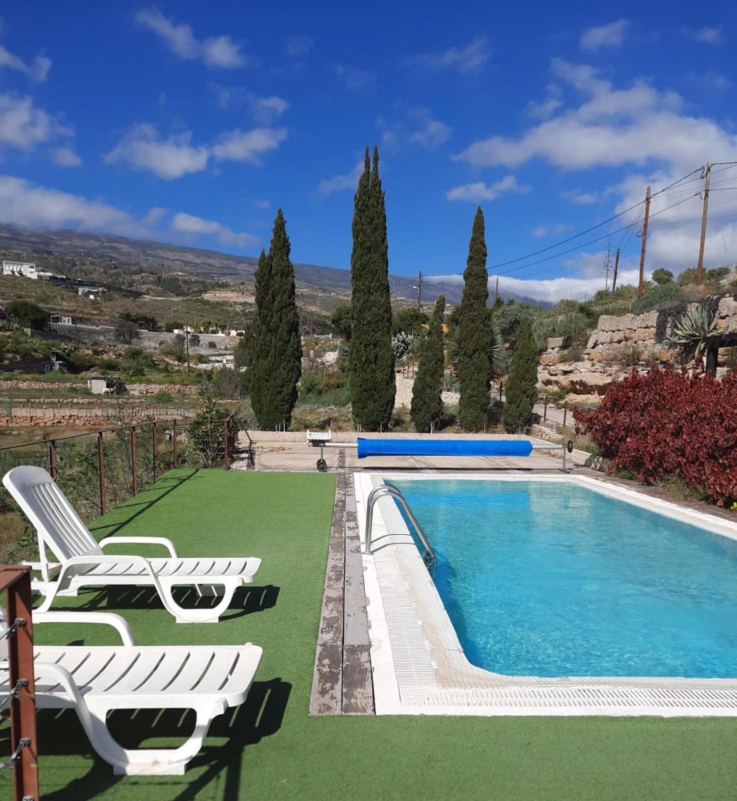 Country house with shared pool and views