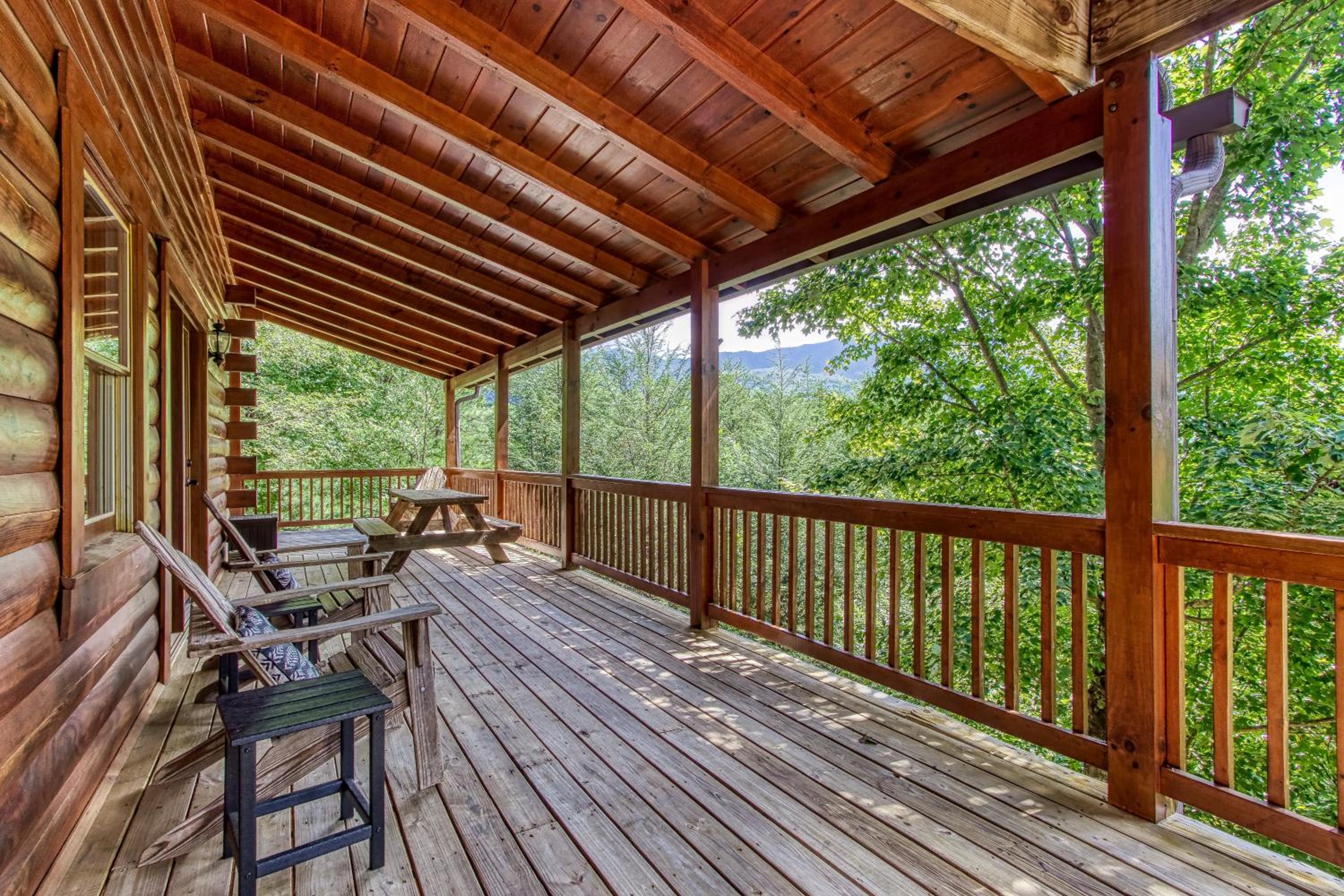 Mountain Jewel, Game Room , Fire Pit, Theater Area, WIFI, Pool access!!!