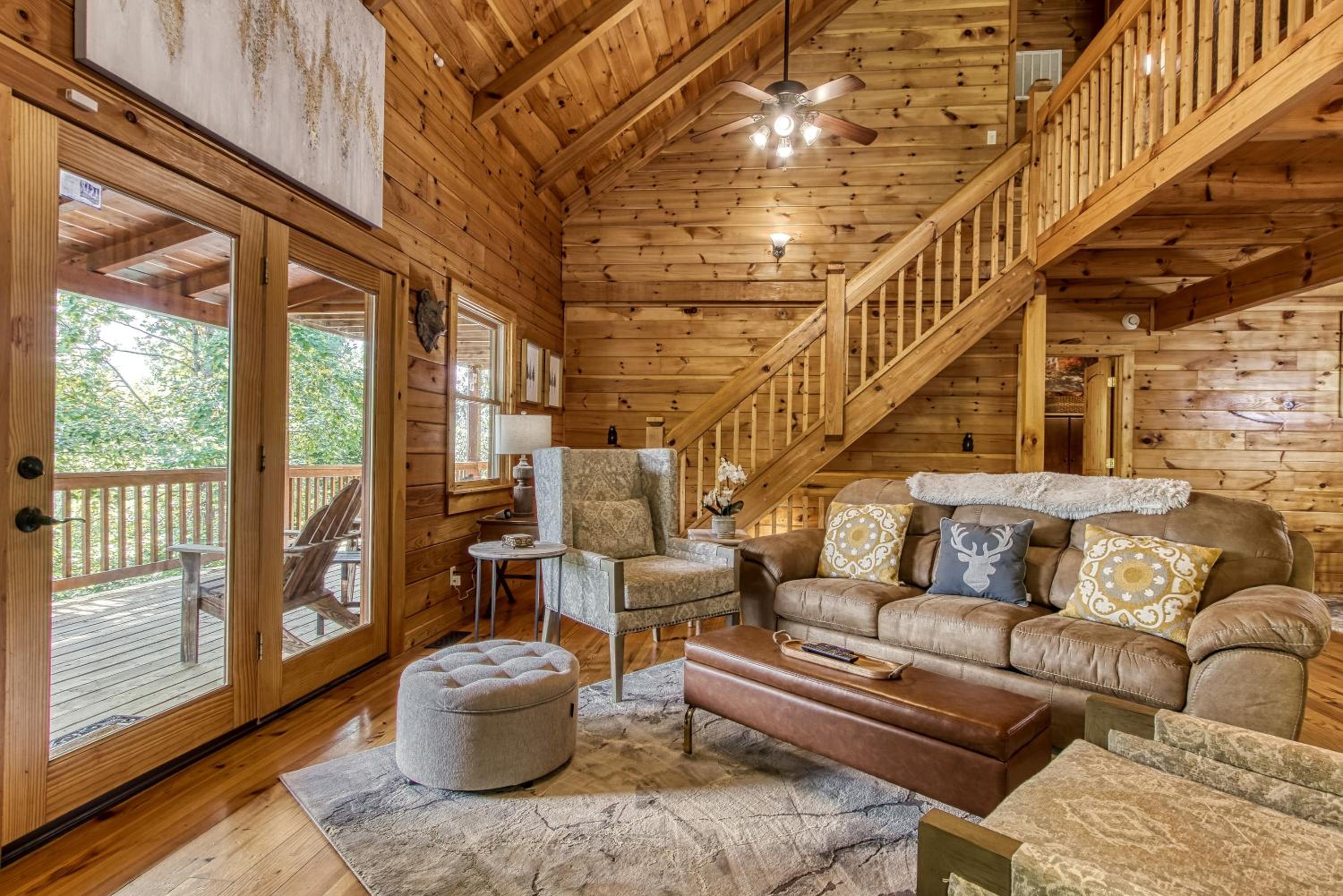Mountain Jewel, Game Room , Fire Pit, Theater Area, WIFI, Pool access!!!