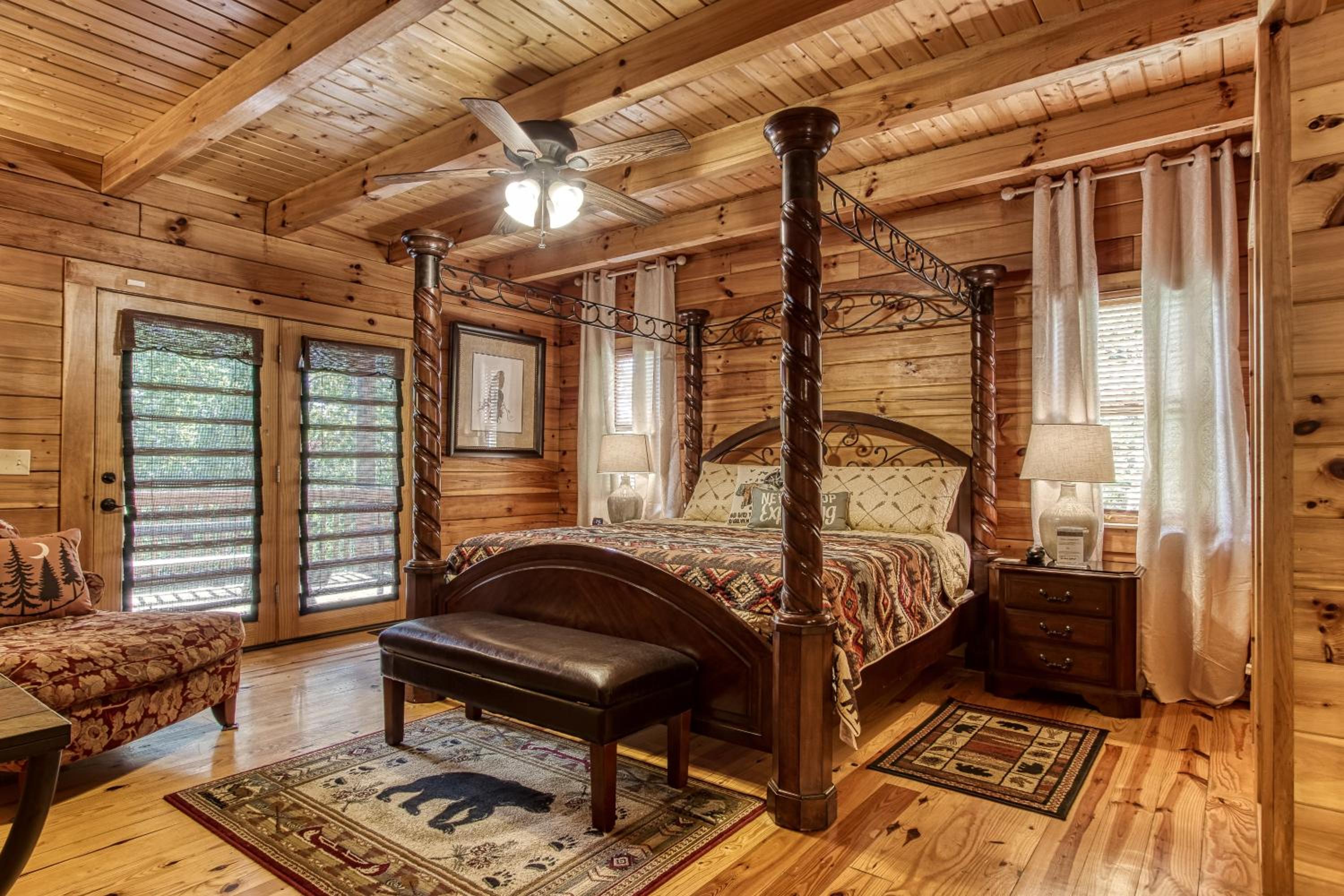 Mountain Jewel, Game Room , Fire Pit, Theater Area, WIFI, Pool access!!!