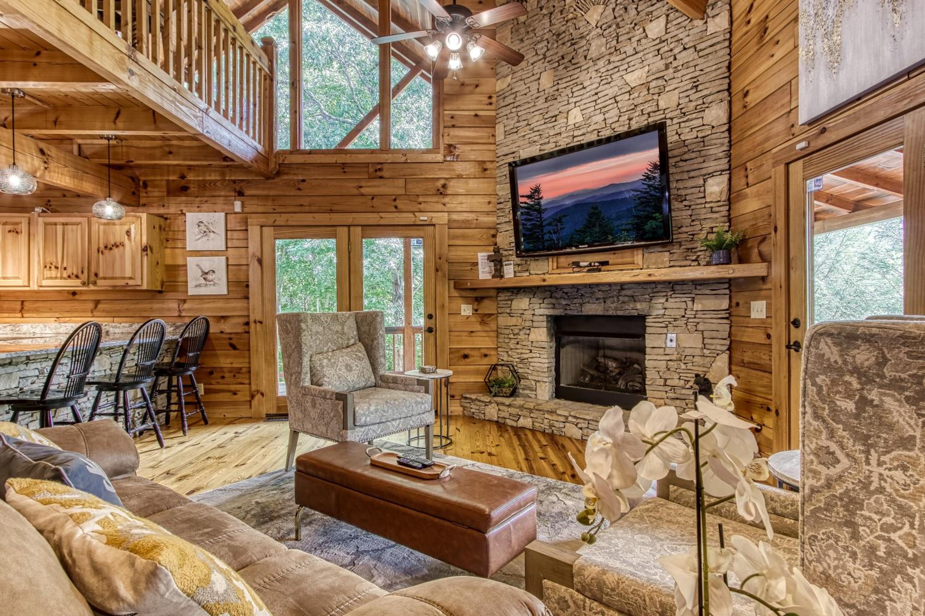 Mountain Jewel, Game Room , Fire Pit, Theater Area, WIFI, Pool access!!!