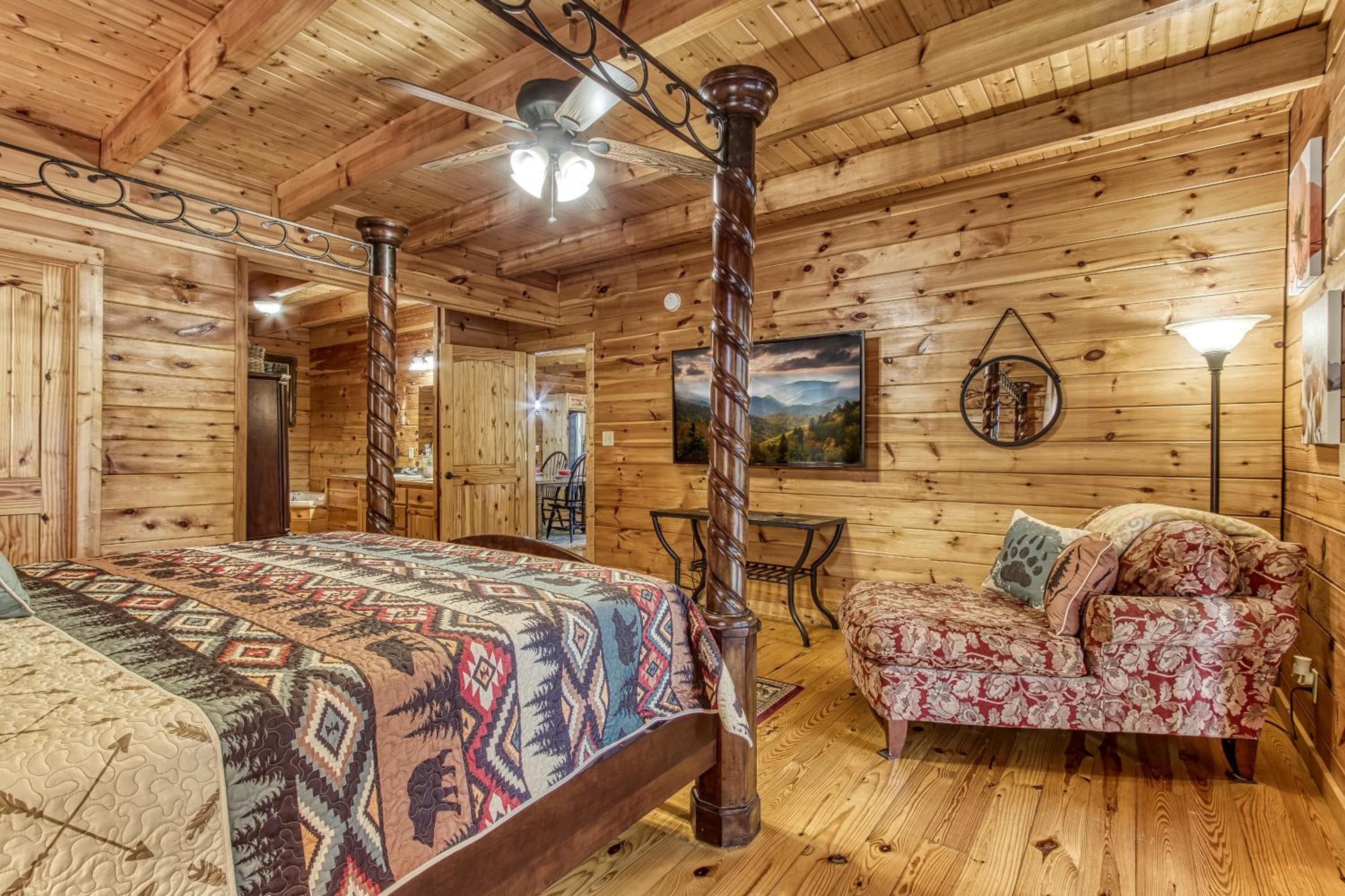 Mountain Jewel, Game Room , Fire Pit, Theater Area, WIFI, Pool access!!!