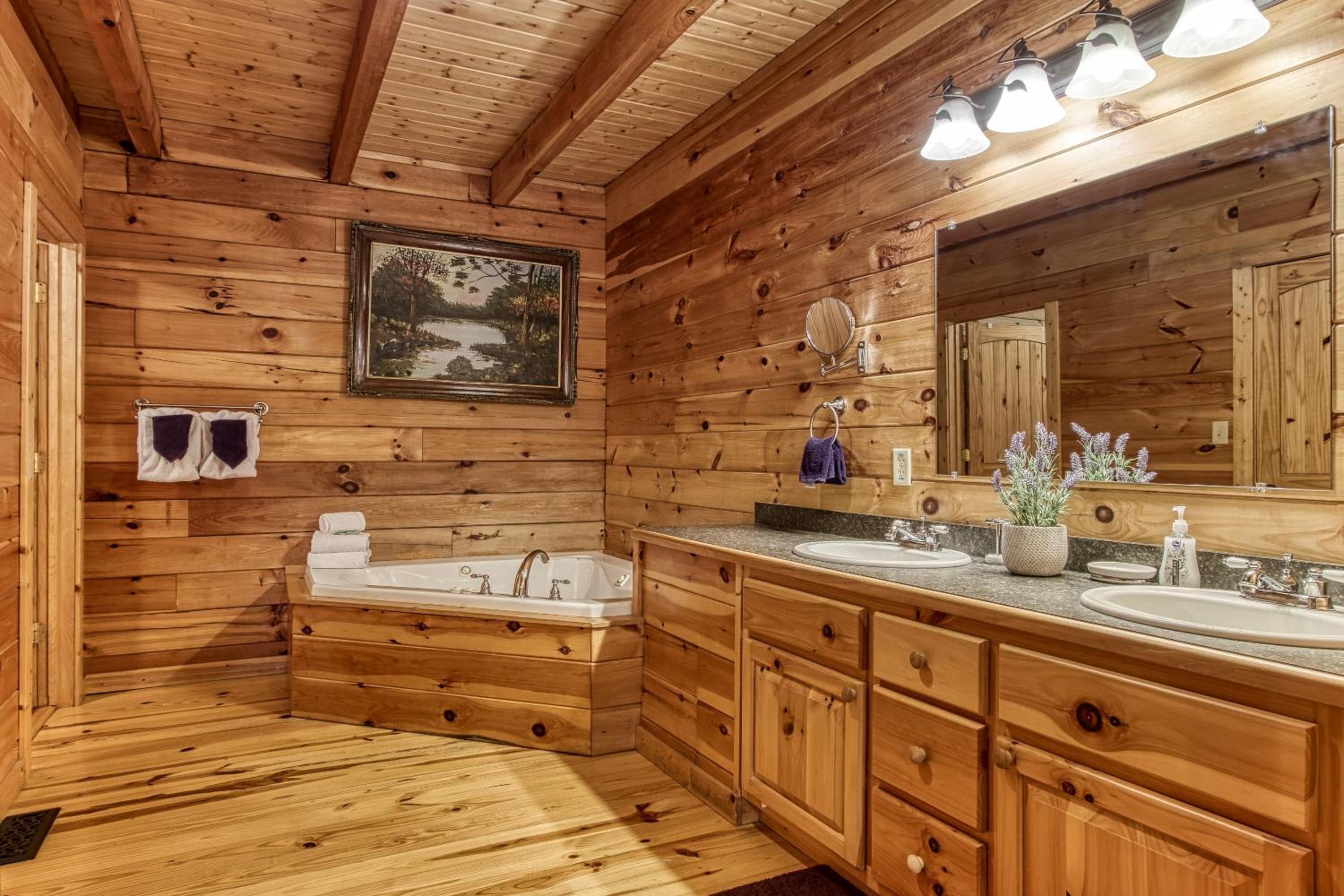 Mountain Jewel, Game Room , Fire Pit, Theater Area, WIFI, Pool access!!!
