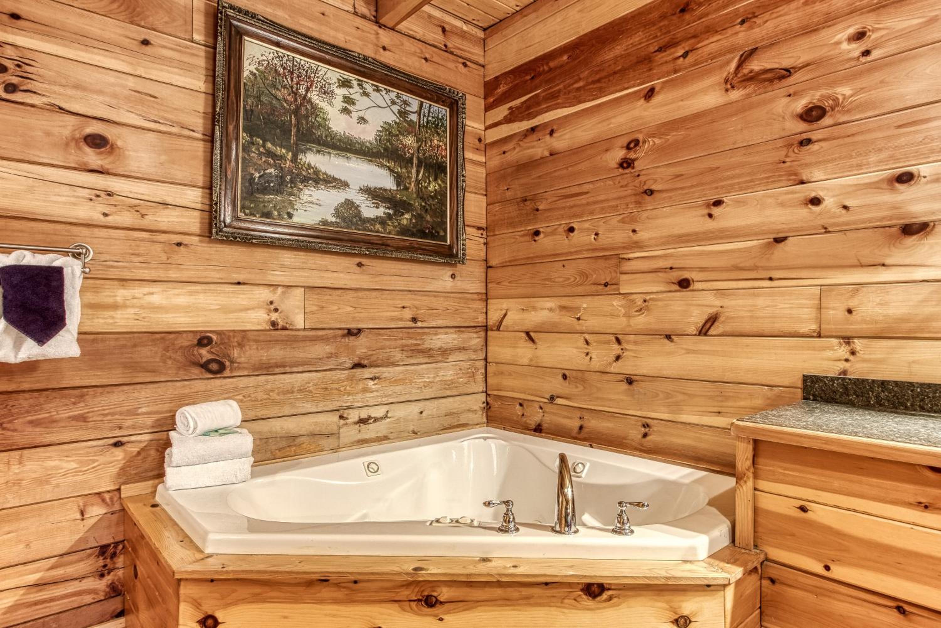 Mountain Jewel, Game Room , Fire Pit, Theater Area, WIFI, Pool access!!!