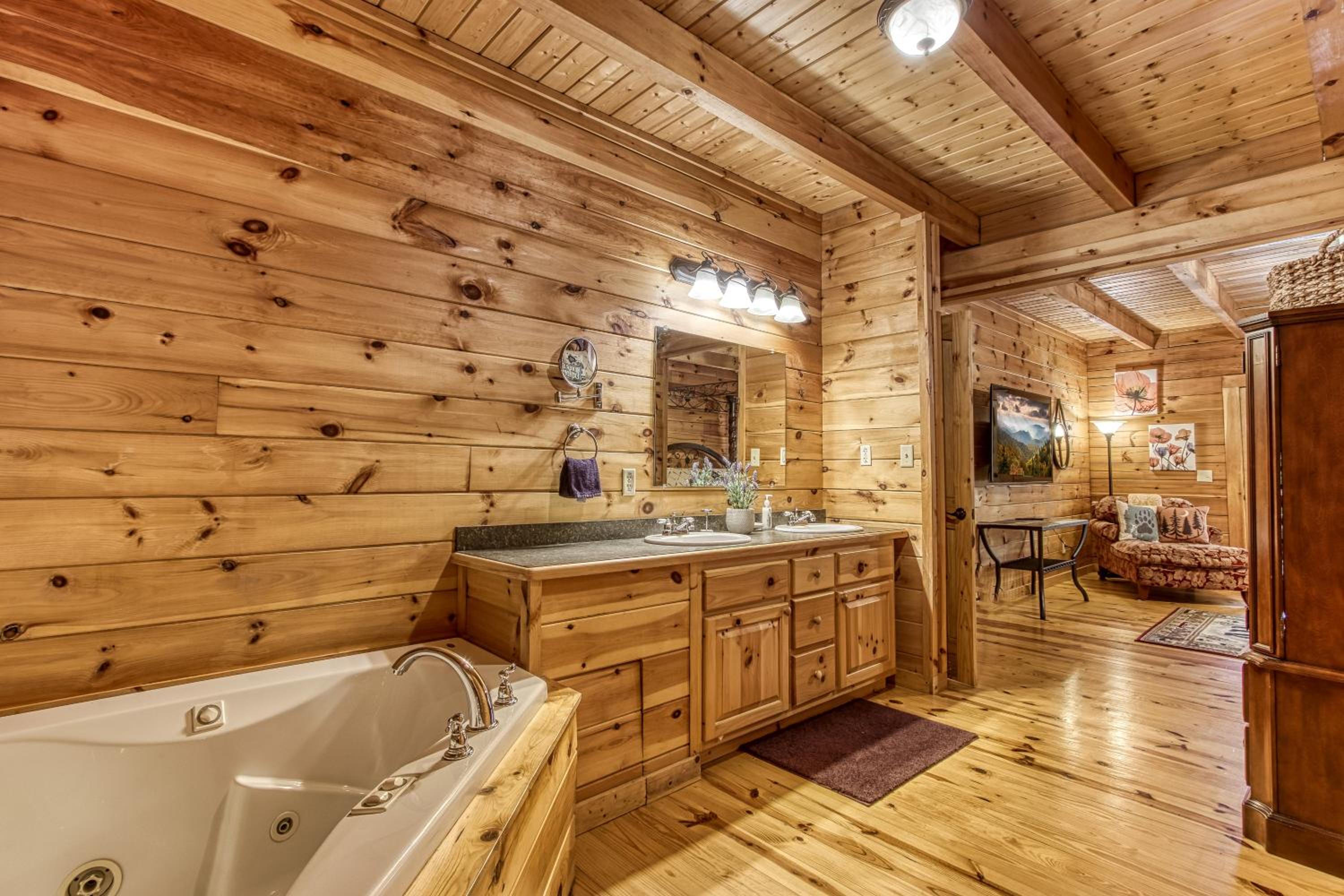 Mountain Jewel, Game Room , Fire Pit, Theater Area, WIFI, Pool access!!!