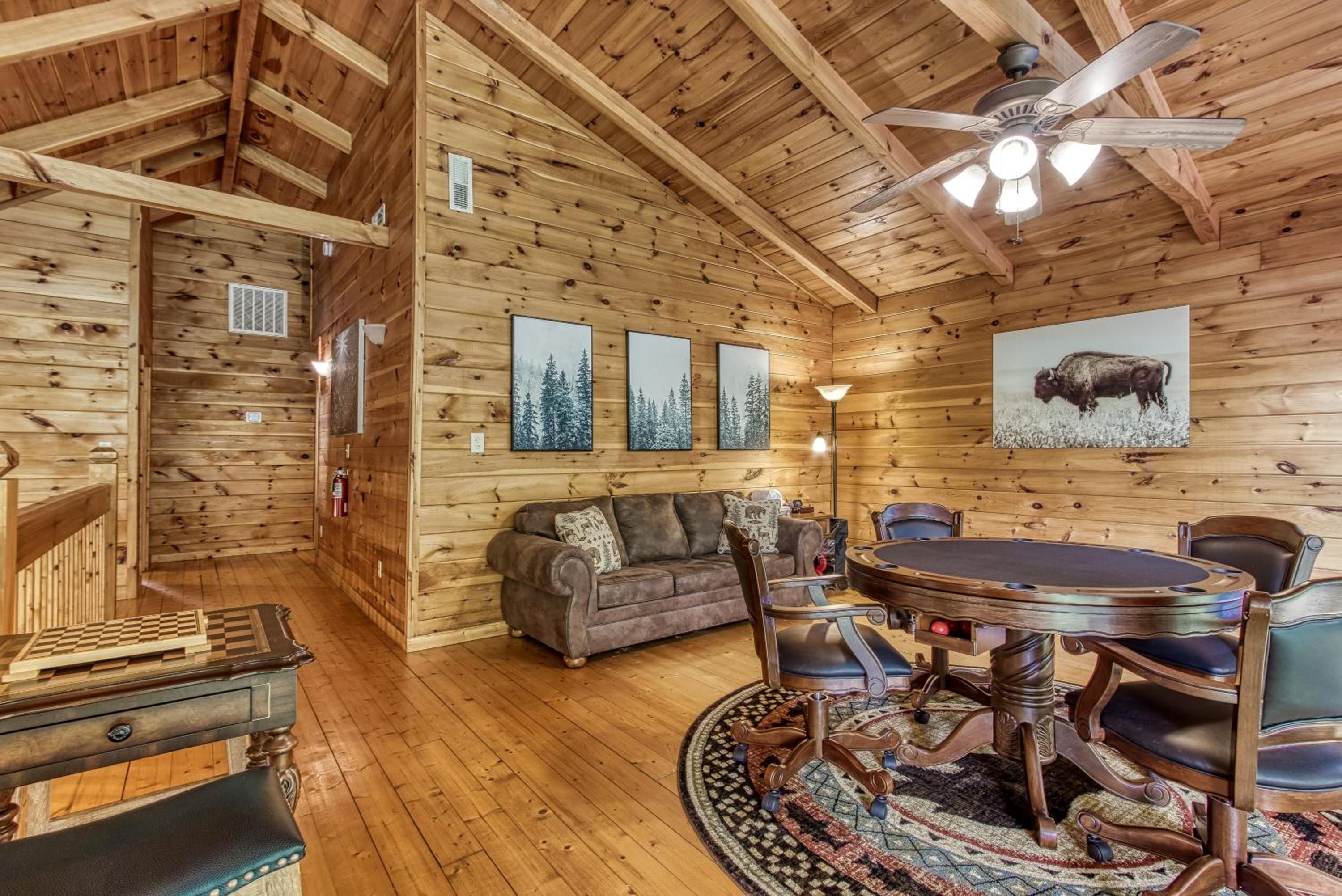 Mountain Jewel, Game Room , Fire Pit, Theater Area, WIFI, Pool access!!!