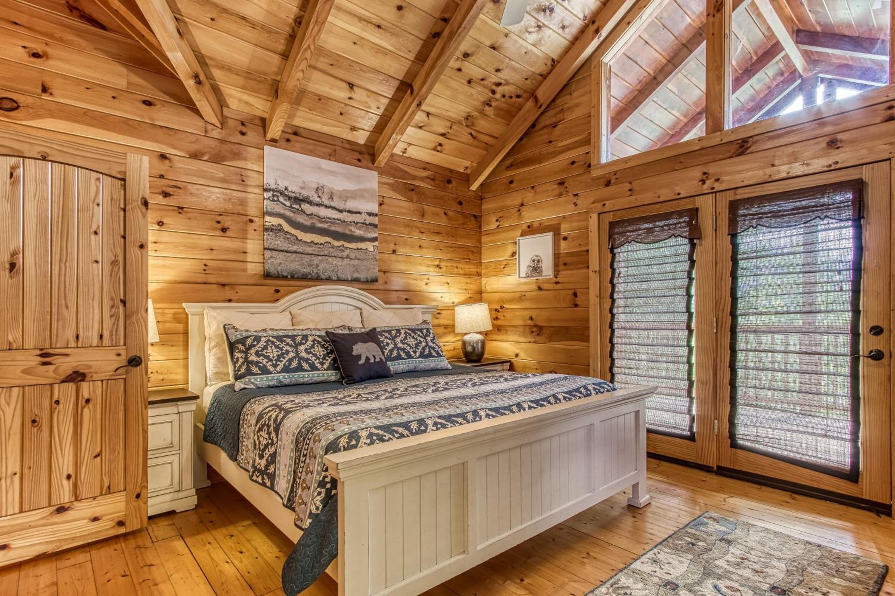Mountain Jewel, Game Room , Fire Pit, Theater Area, WIFI, Pool access!!!