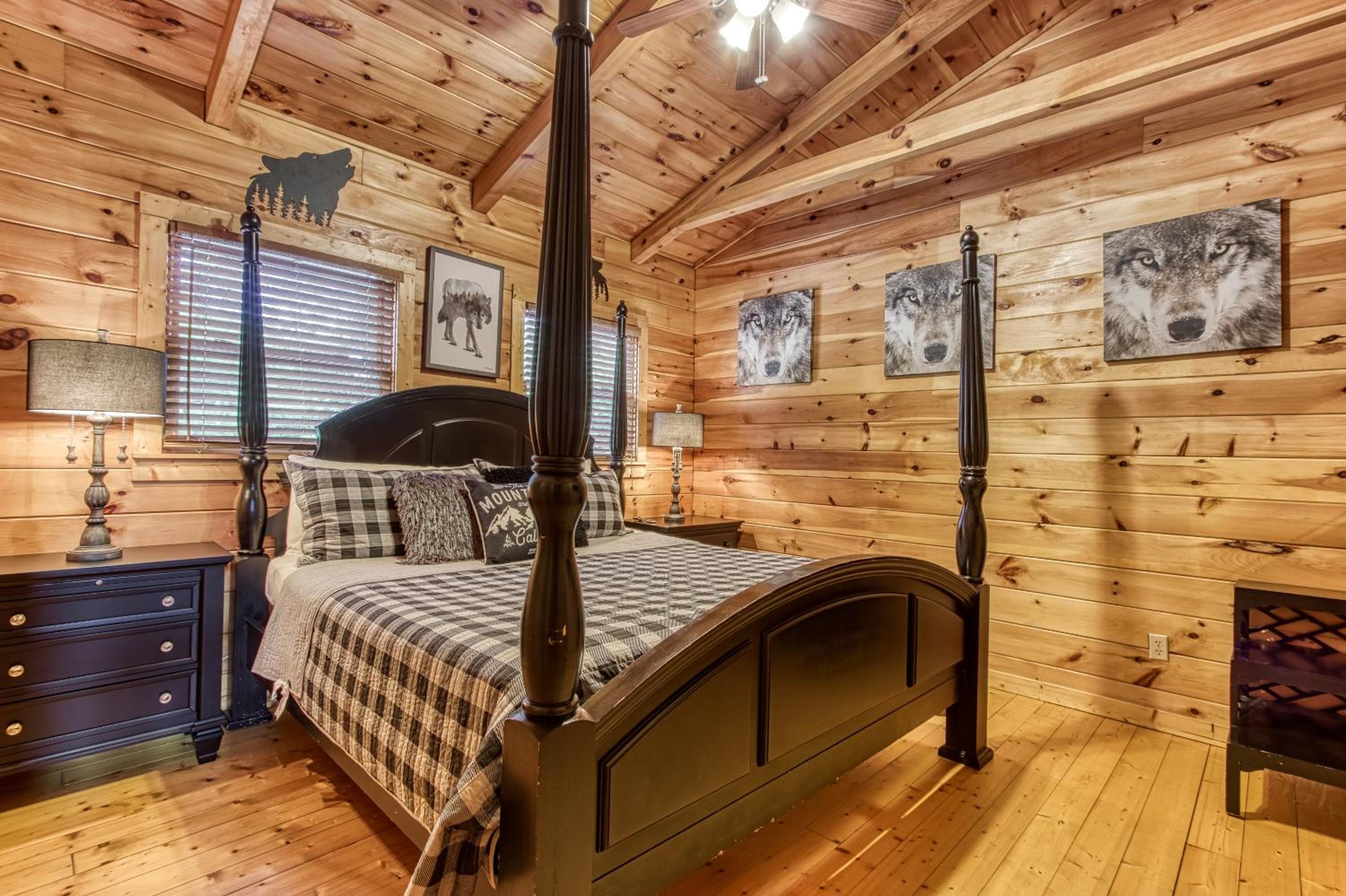 Mountain Jewel, Game Room , Fire Pit, Theater Area, WIFI, Pool access!!!