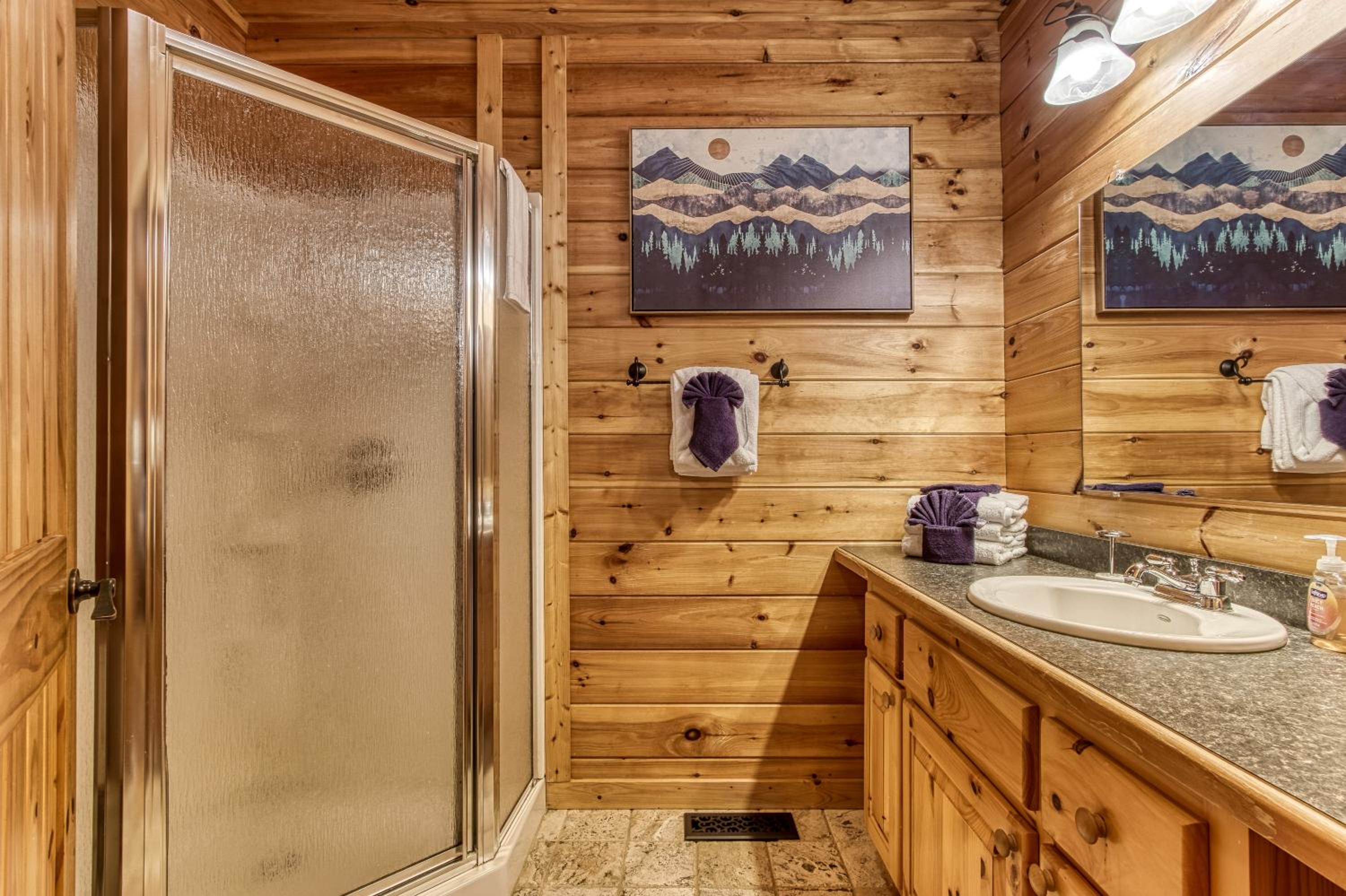 Mountain Jewel, Game Room , Fire Pit, Theater Area, WIFI, Pool access!!!