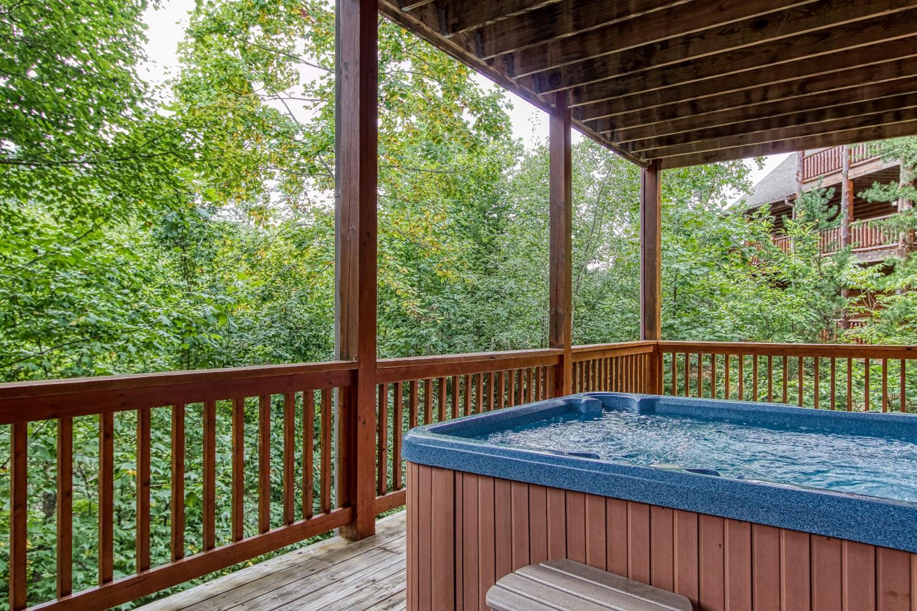 Mountain Jewel, Game Room , Fire Pit, Theater Area, WIFI, Pool access!!!