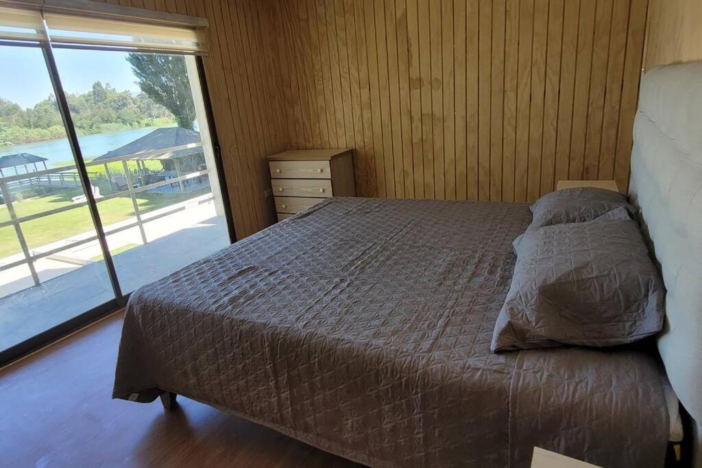 Casa en lago rapel con orilla propia