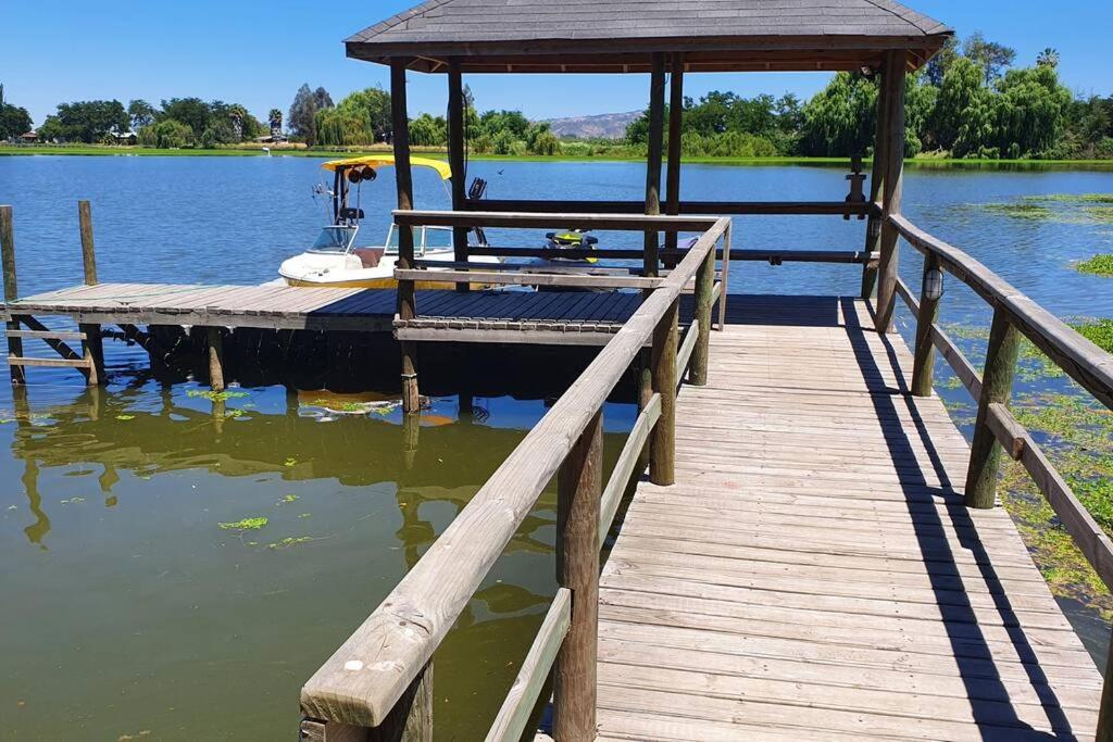 Casa en lago rapel con orilla propia