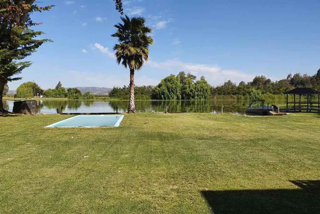 Casa en lago rapel con orilla propia