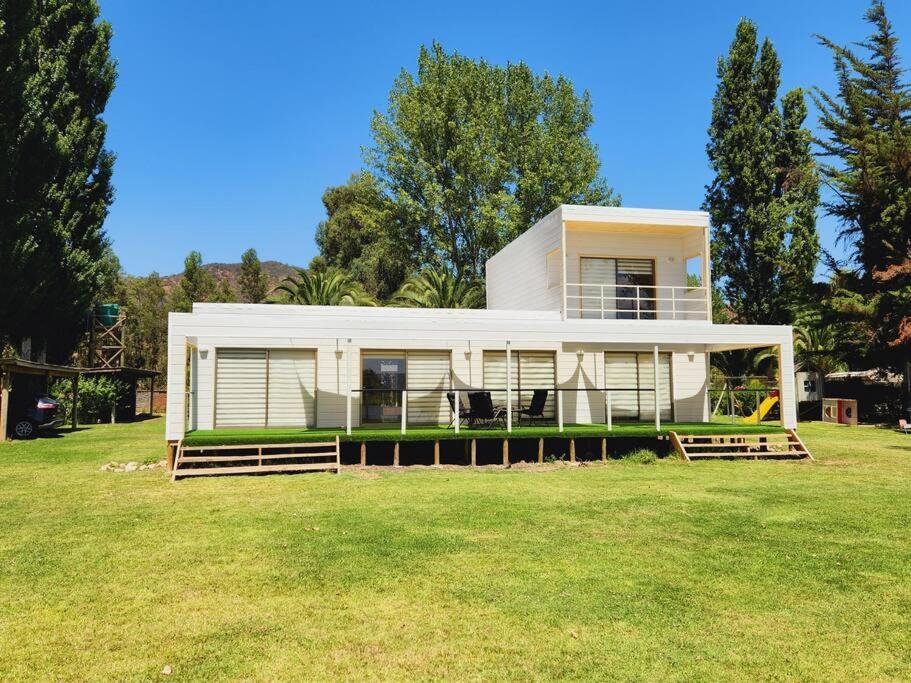 Casa en lago rapel con orilla propia
