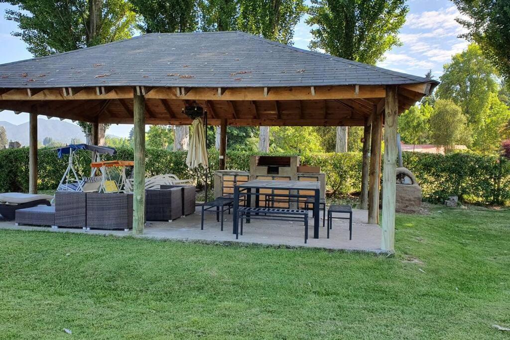 Casa en lago rapel con orilla propia