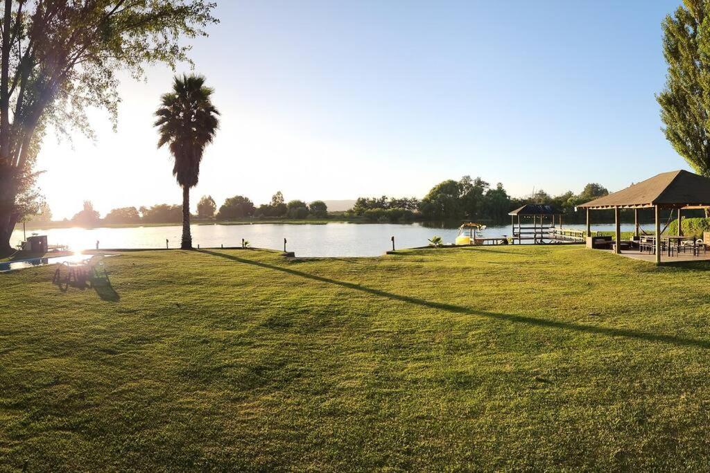 Casa en lago rapel con orilla propia