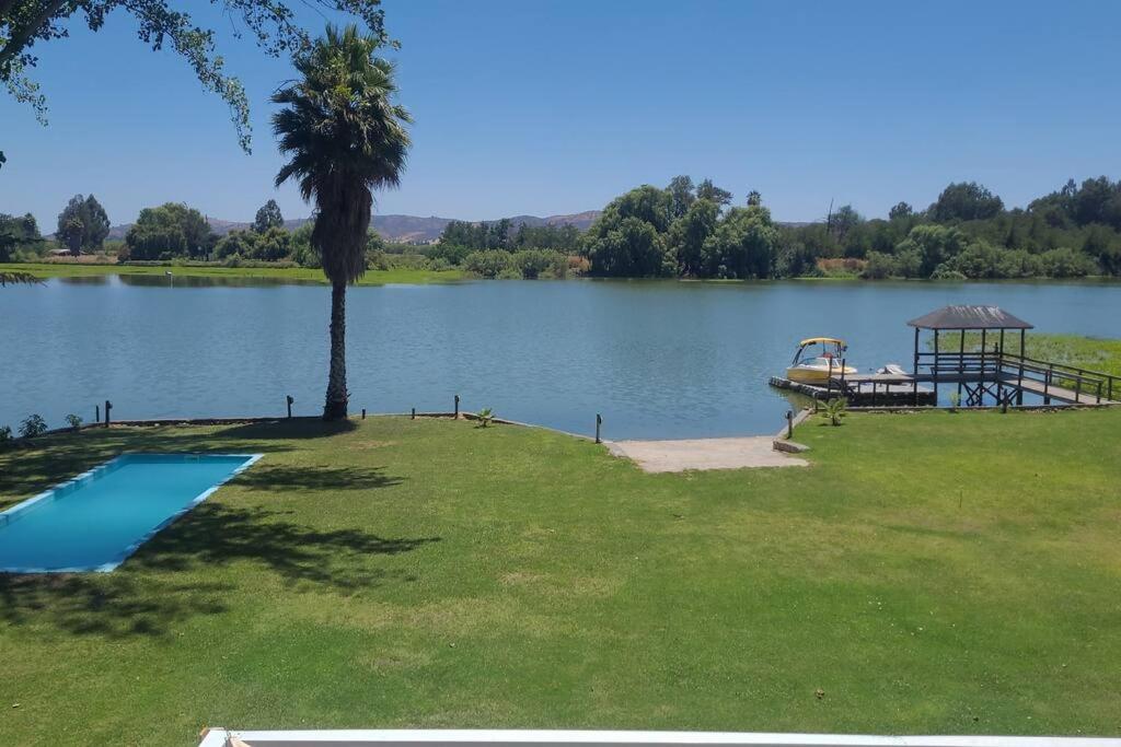 Casa en lago rapel con orilla propia