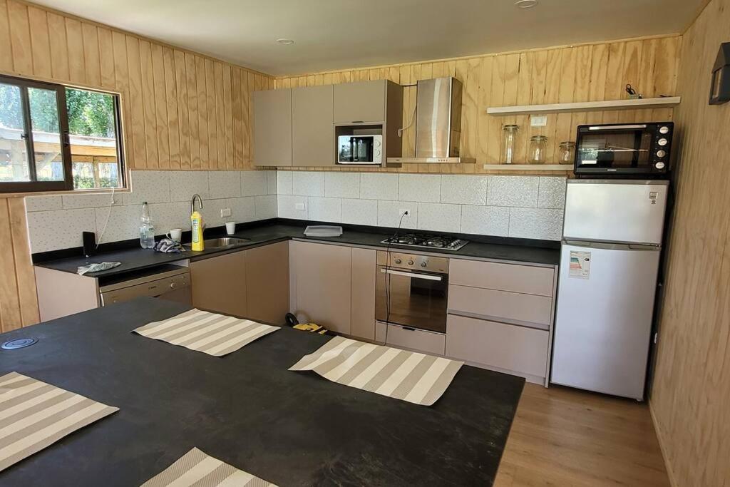 Casa en lago rapel con orilla propia