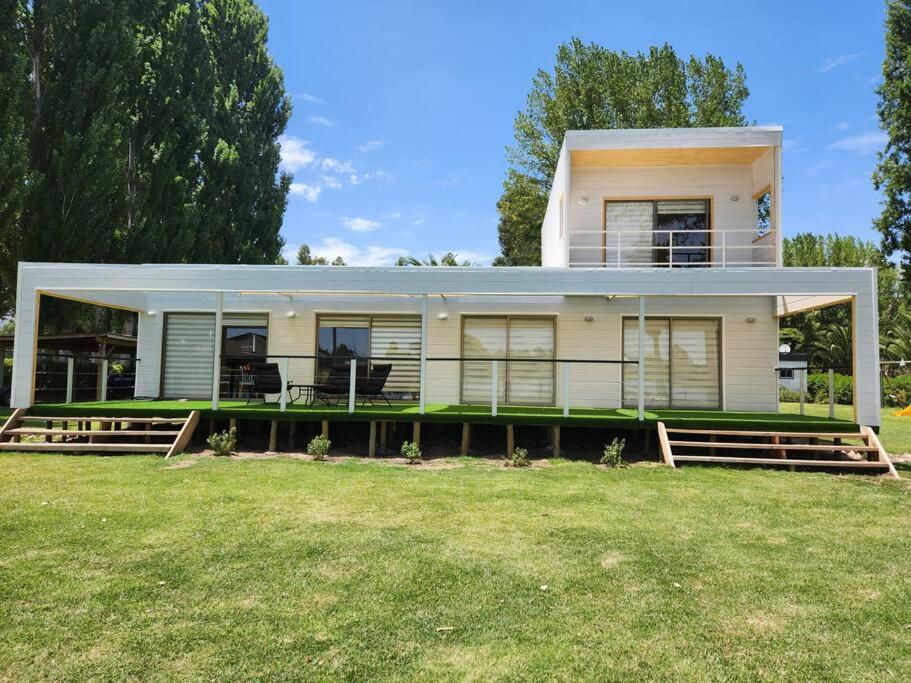 Casa en lago rapel con orilla propia