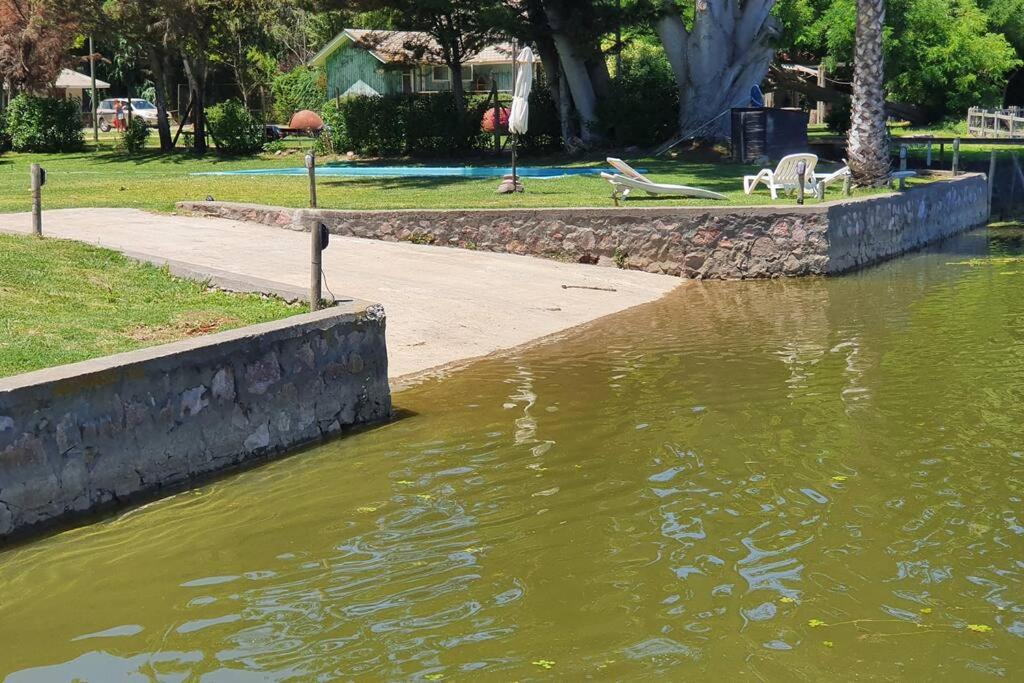 Casa en lago rapel con orilla propia