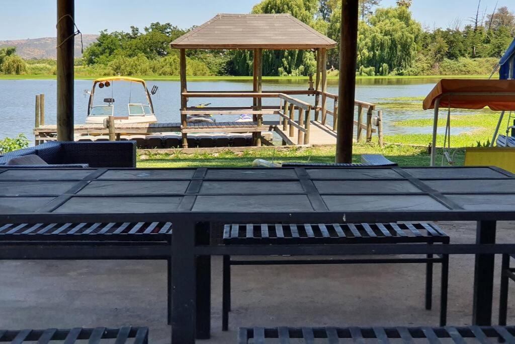 Casa en lago rapel con orilla propia