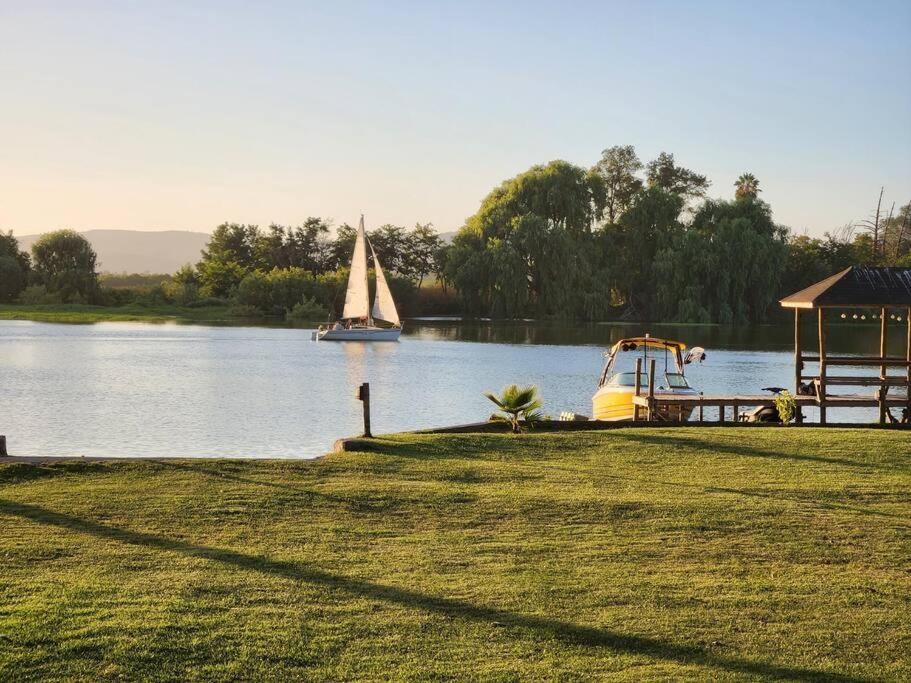 Casa en lago rapel con orilla propia