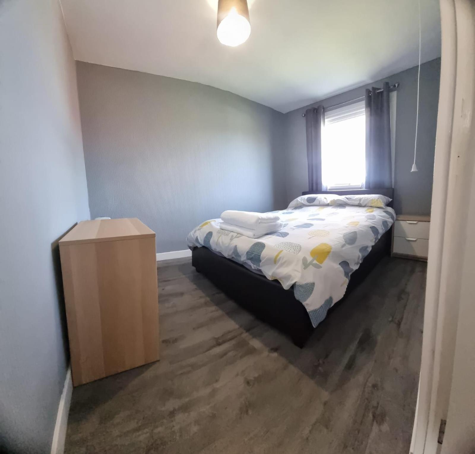 Watkin - Snowdon Cabins - cozy chalet - Glan Gwna, Caernarfon view 5