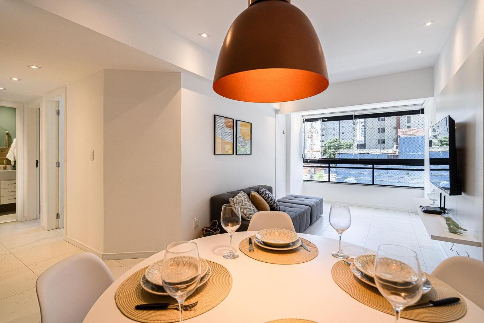 Modern and cozy apartment at Itapoã Beach view 3