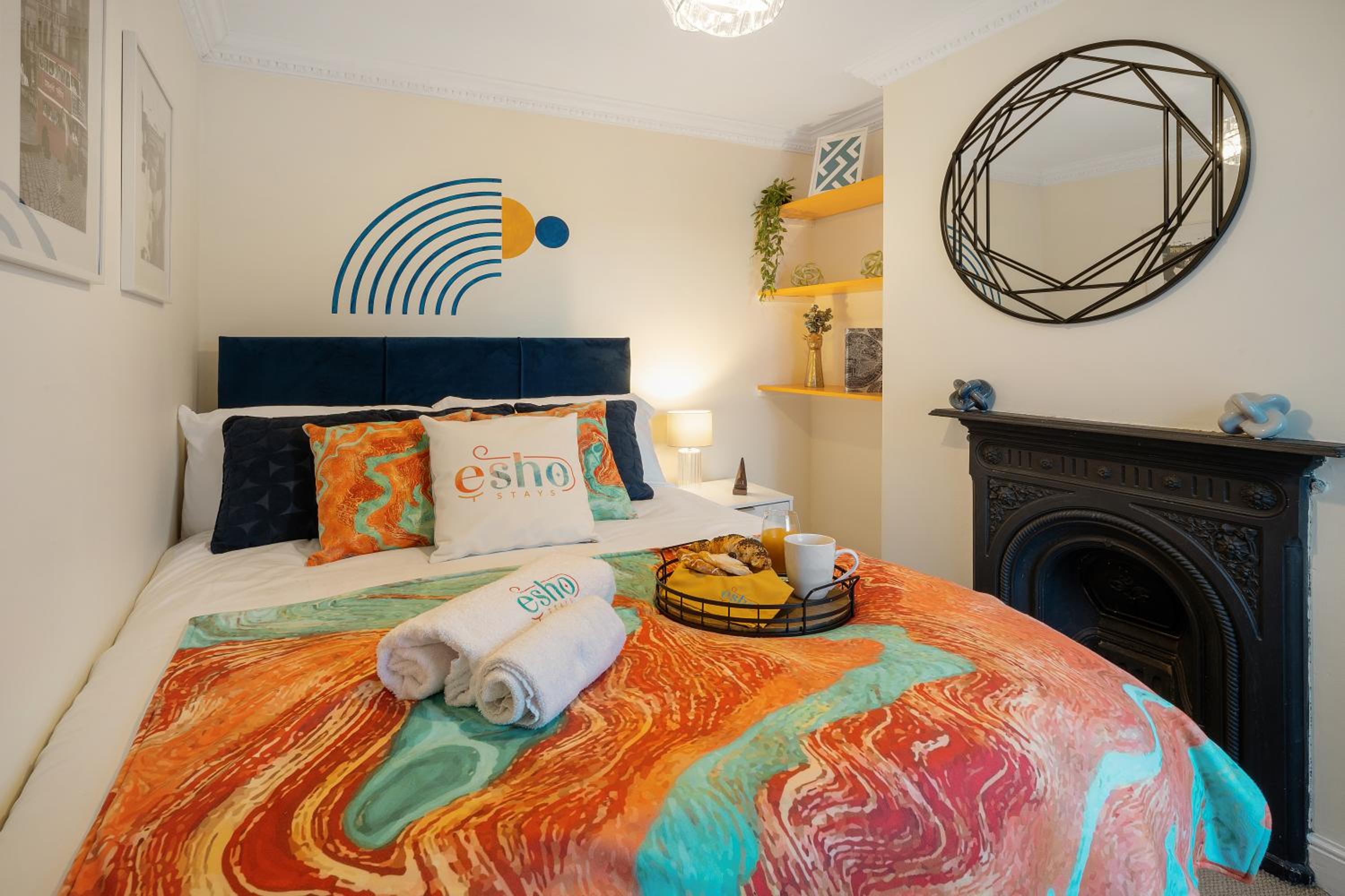 Cotswolds - 3 bed house, with Garden, WiFi - Esho Stays view 3